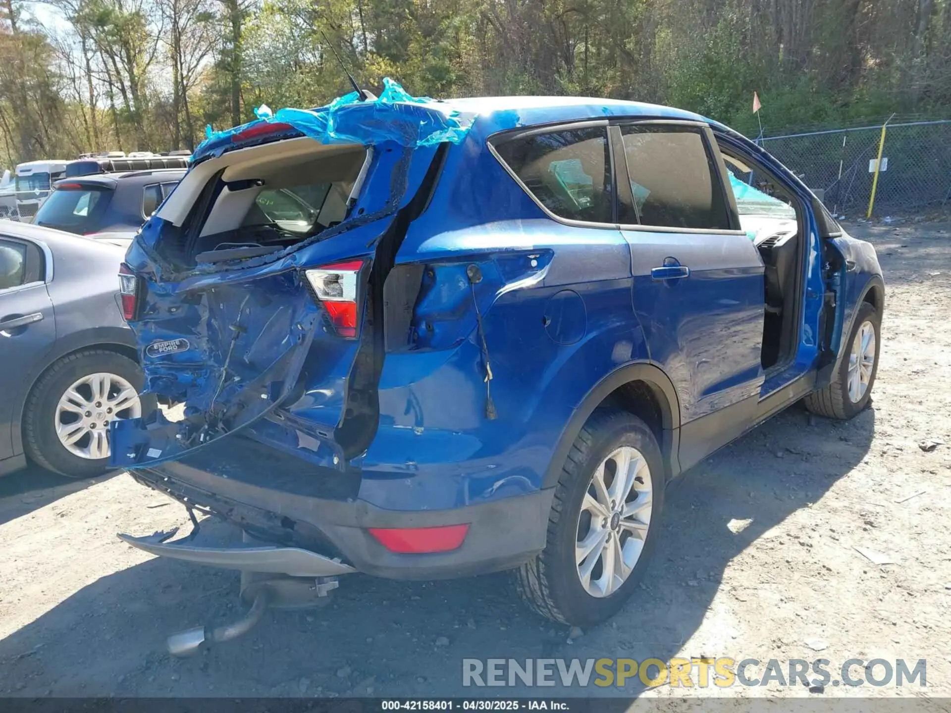 4 Photograph of a damaged car 1FMCU9GD5KUC17470 FORD ESCAPE 2019