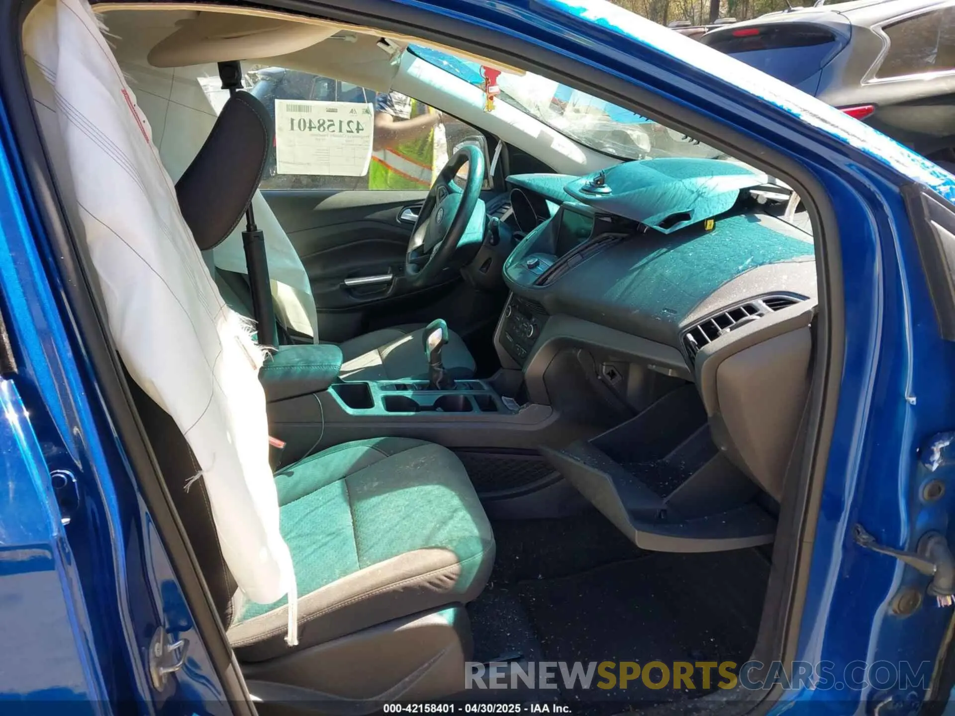 5 Photograph of a damaged car 1FMCU9GD5KUC17470 FORD ESCAPE 2019