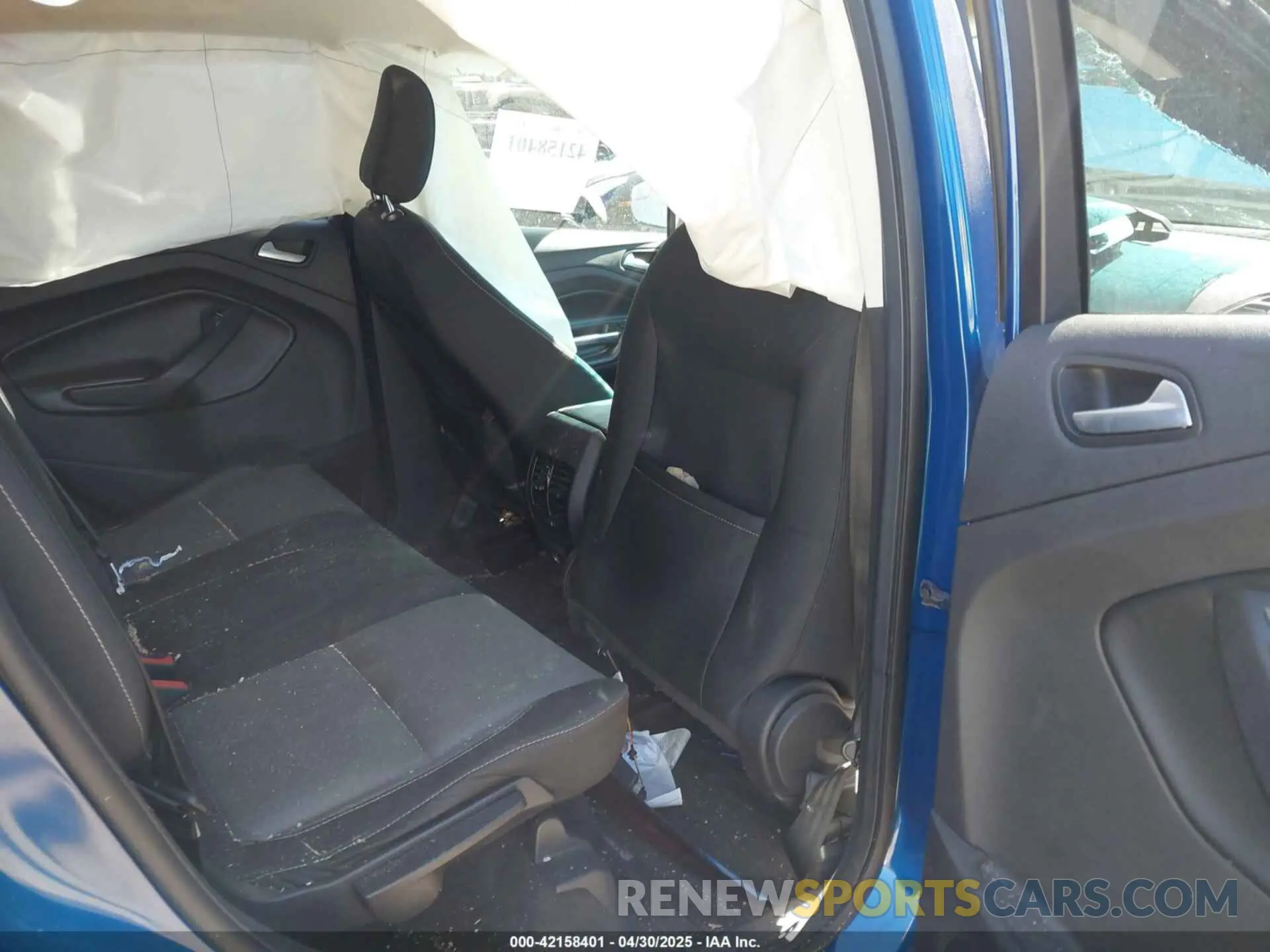 8 Photograph of a damaged car 1FMCU9GD5KUC17470 FORD ESCAPE 2019