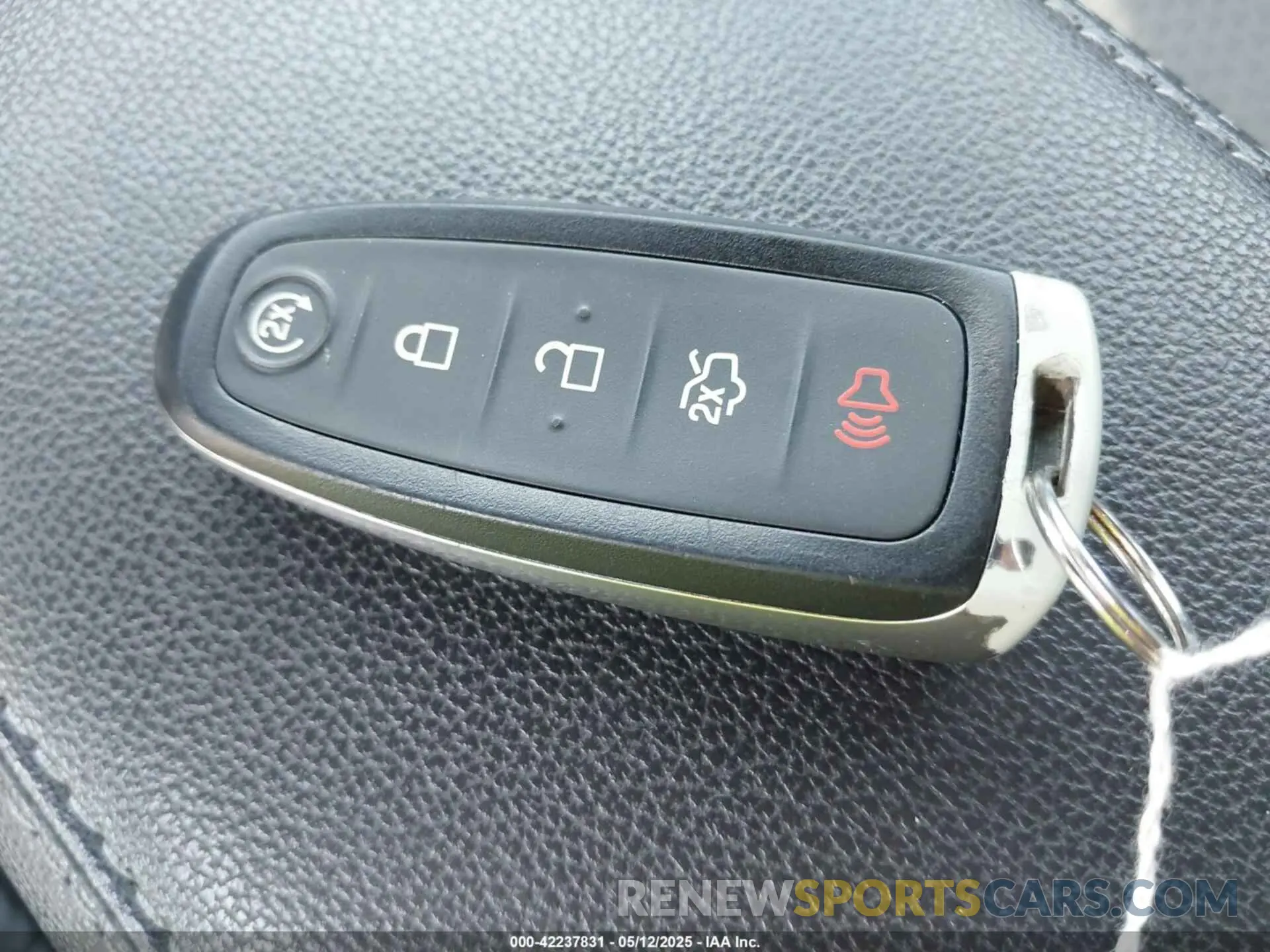 11 Photograph of a damaged car 1FMCU9GD5KUC48900 FORD ESCAPE 2019