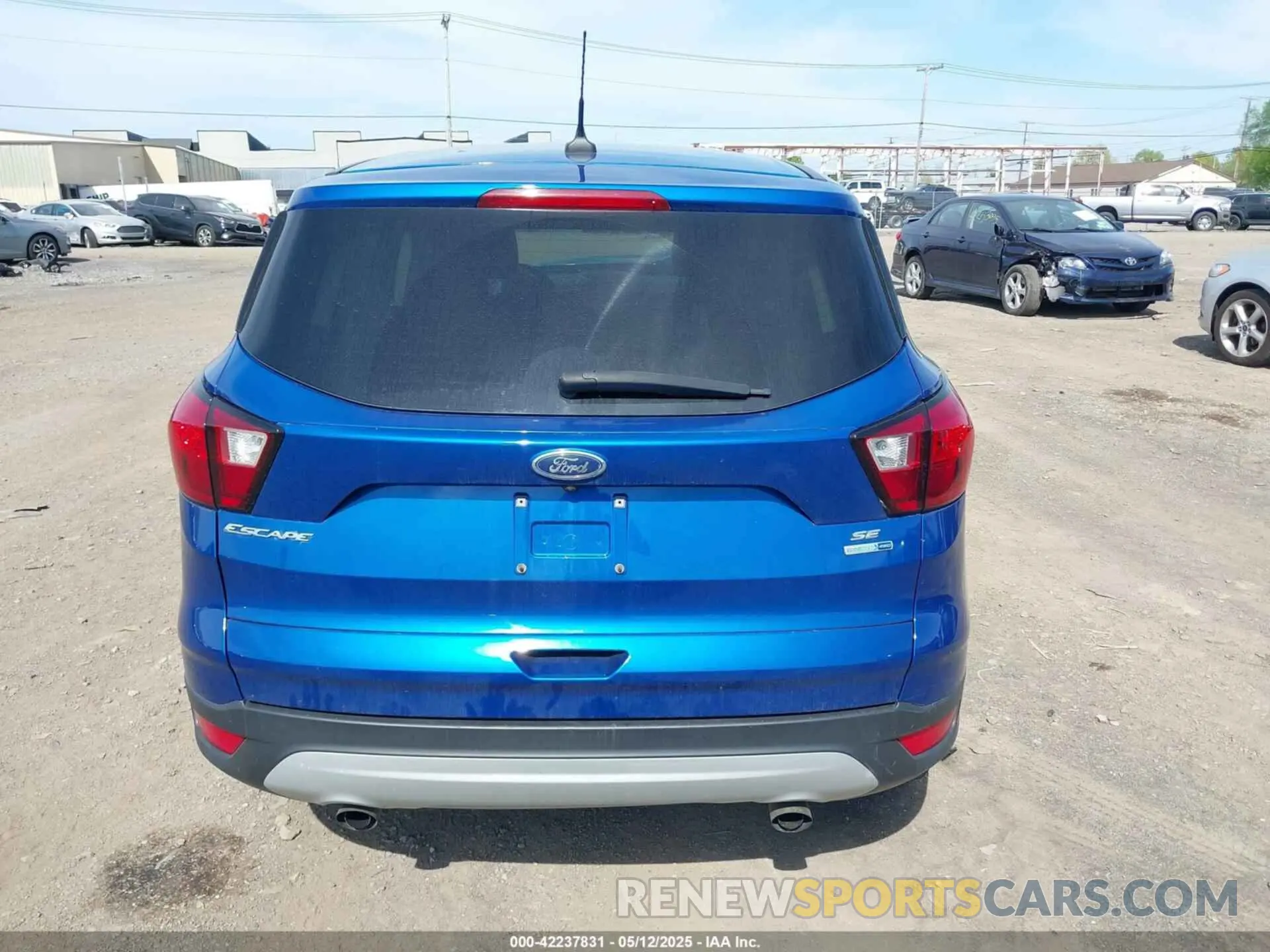 16 Photograph of a damaged car 1FMCU9GD5KUC48900 FORD ESCAPE 2019