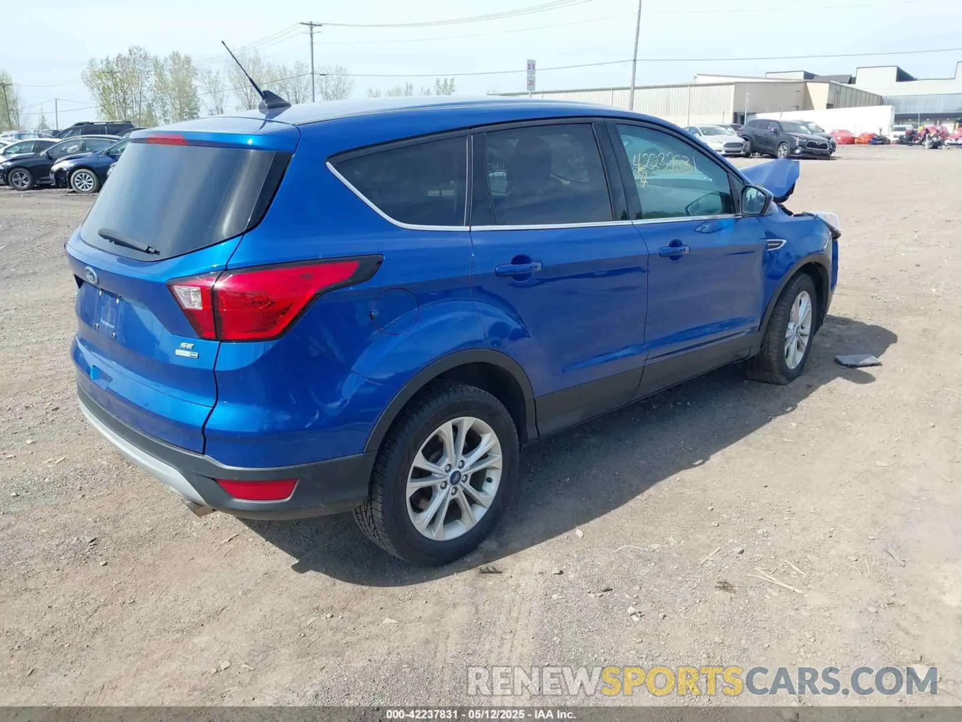 4 Photograph of a damaged car 1FMCU9GD5KUC48900 FORD ESCAPE 2019