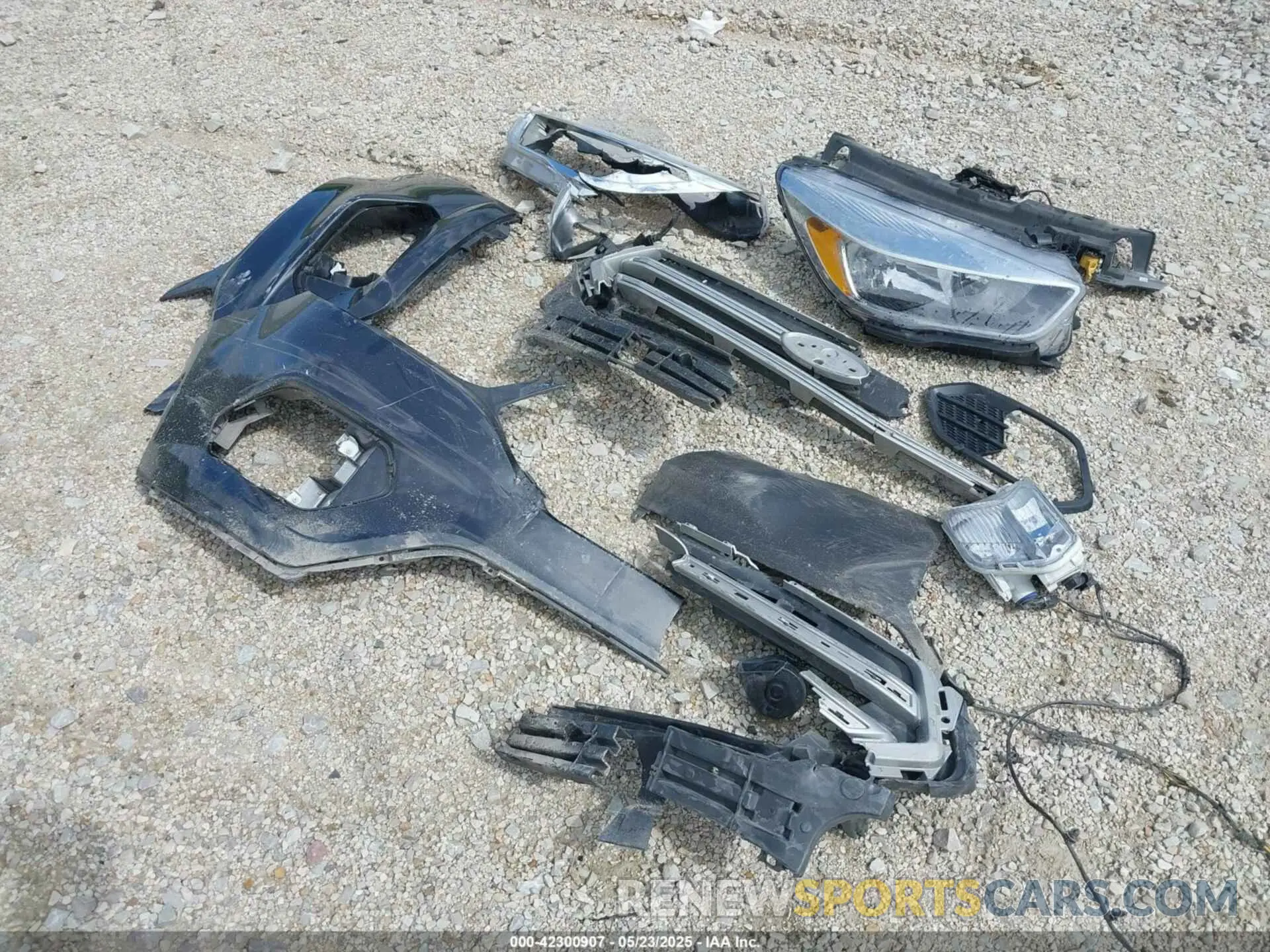 12 Photograph of a damaged car 1FMCU9GD6KUA32411 FORD ESCAPE 2019