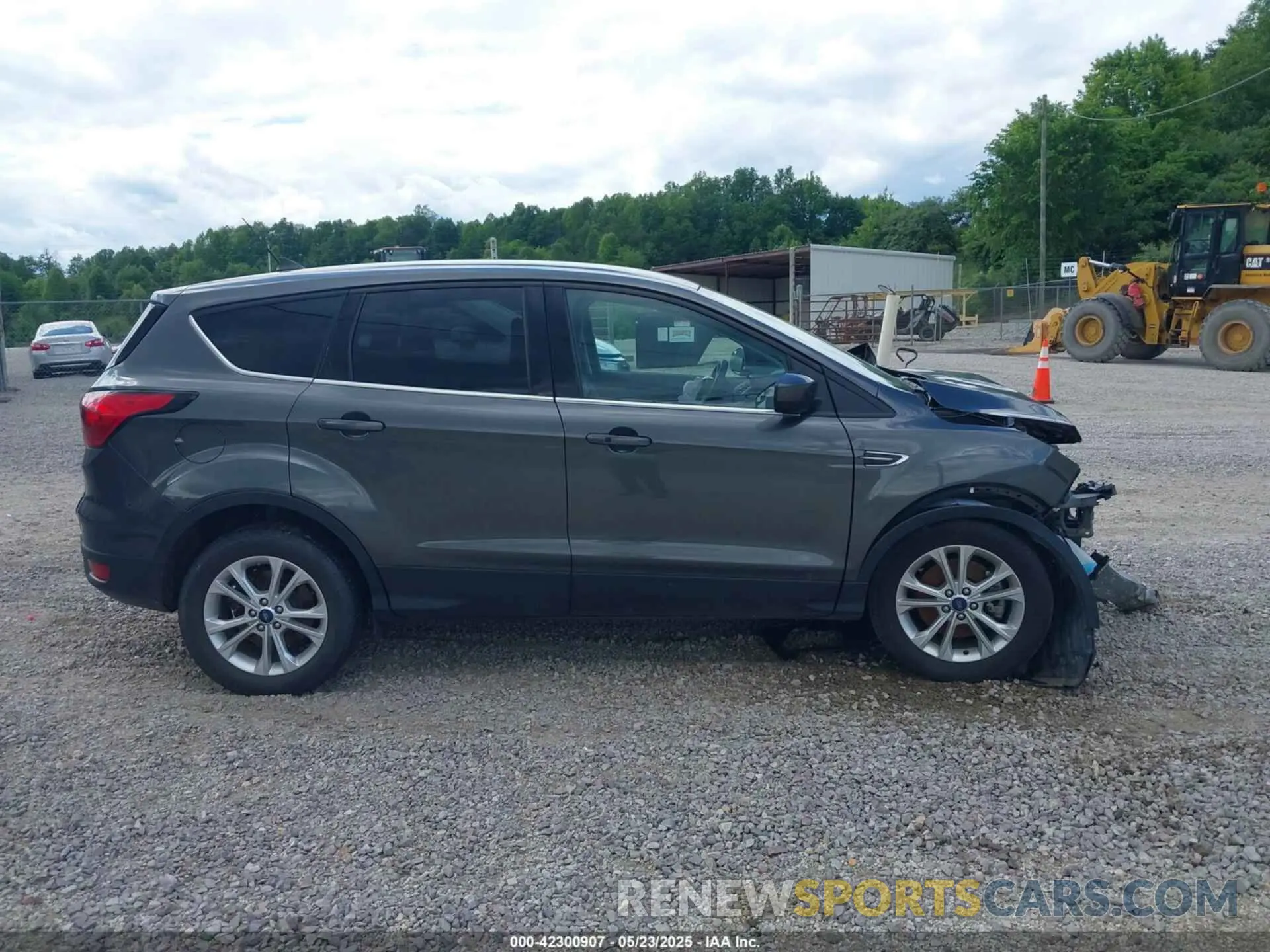 14 Photograph of a damaged car 1FMCU9GD6KUA32411 FORD ESCAPE 2019