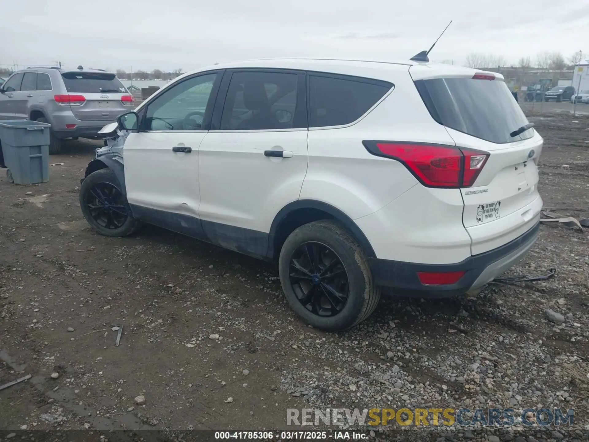 3 Photograph of a damaged car 1FMCU9GD6KUA41674 FORD ESCAPE 2019
