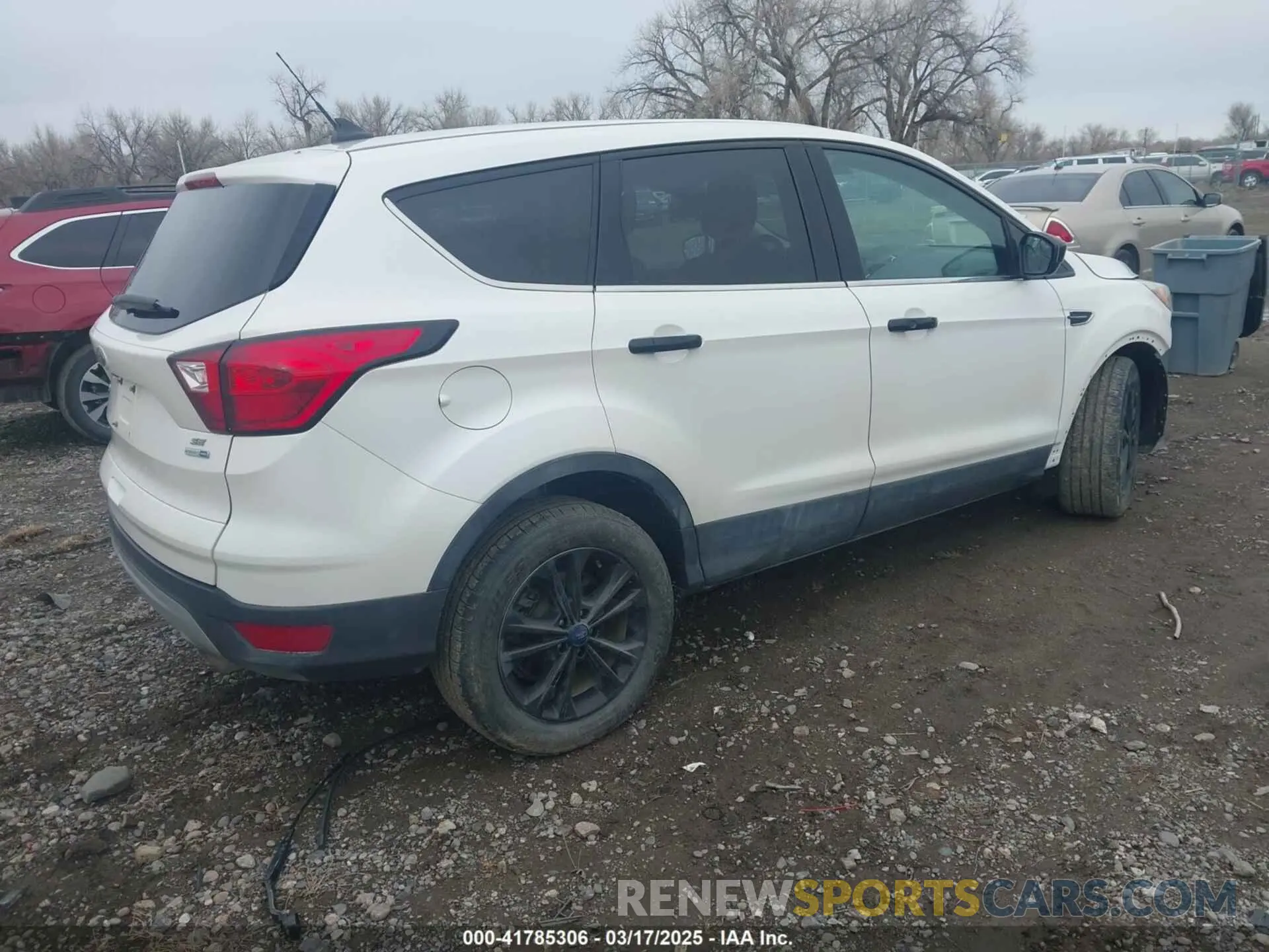 4 Photograph of a damaged car 1FMCU9GD6KUA41674 FORD ESCAPE 2019