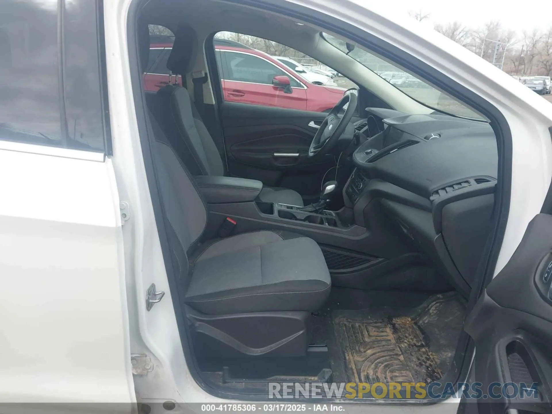 5 Photograph of a damaged car 1FMCU9GD6KUA41674 FORD ESCAPE 2019