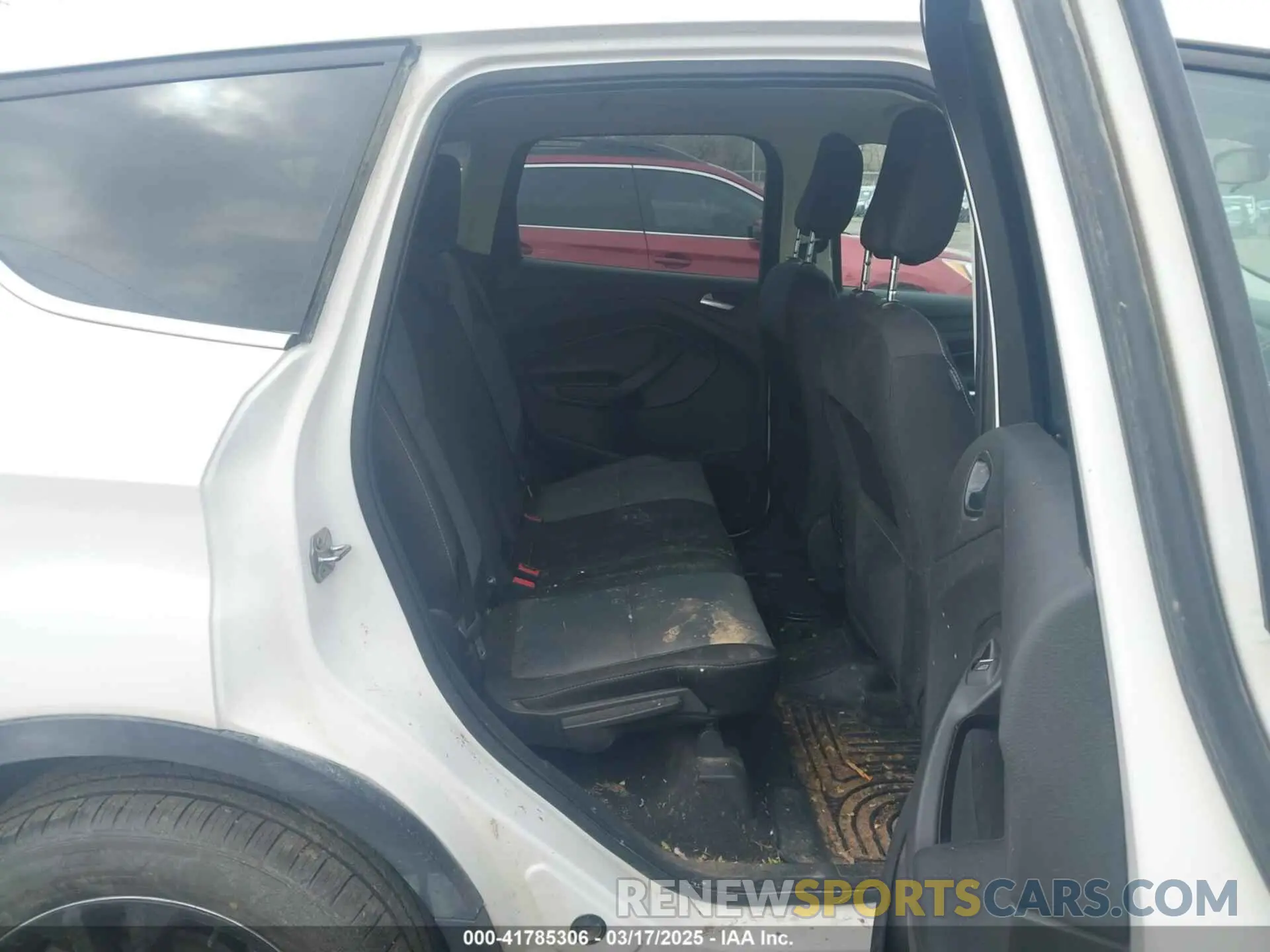 8 Photograph of a damaged car 1FMCU9GD6KUA41674 FORD ESCAPE 2019