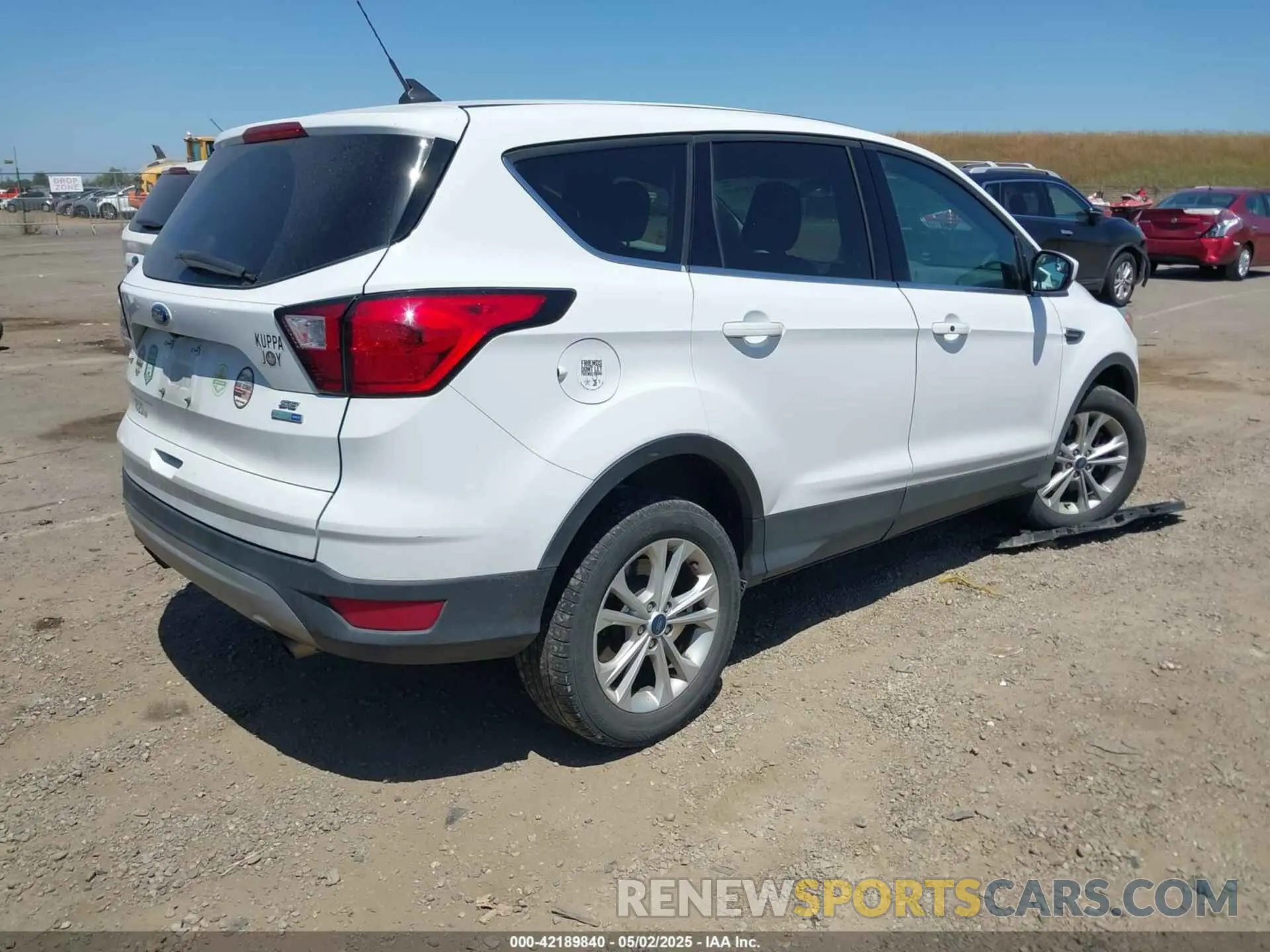 4 Photograph of a damaged car 1FMCU9GD6KUB07267 FORD ESCAPE 2019