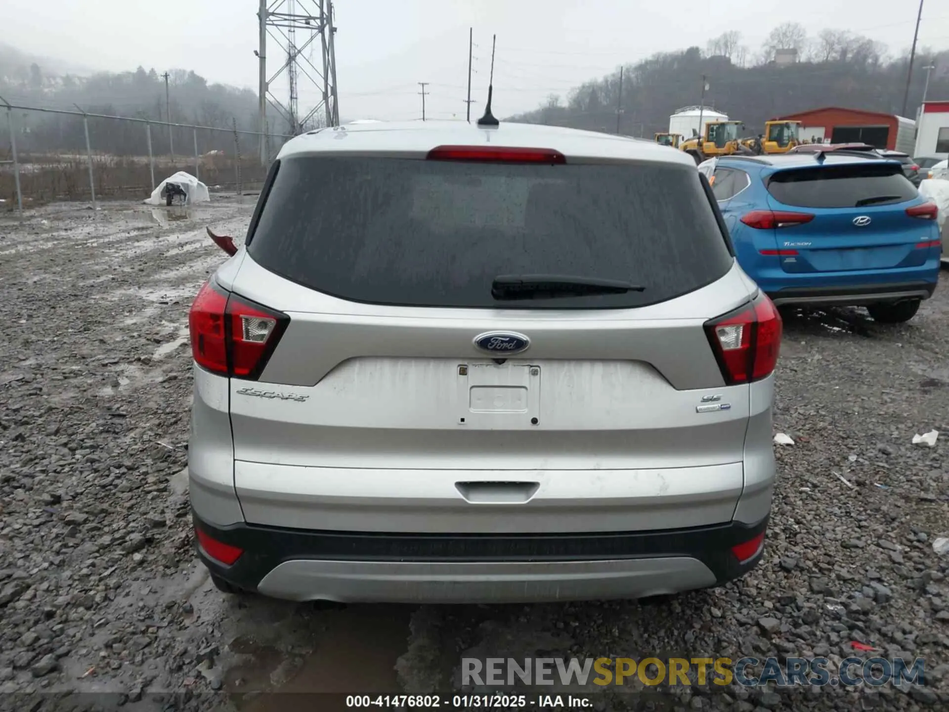 16 Photograph of a damaged car 1FMCU9GD6KUB22822 FORD ESCAPE 2019