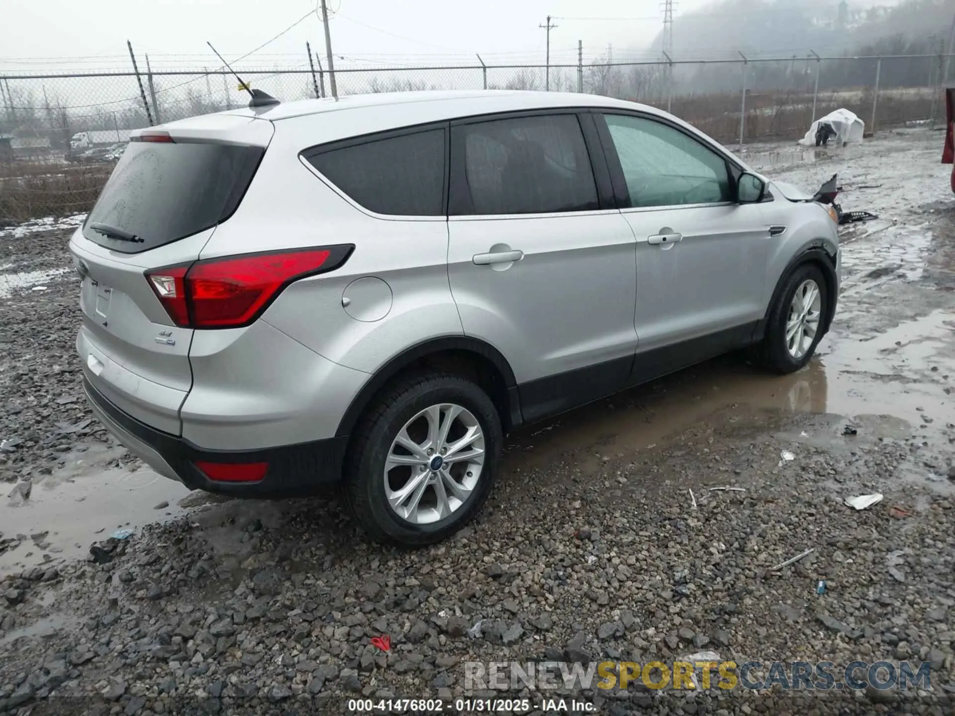 4 Photograph of a damaged car 1FMCU9GD6KUB22822 FORD ESCAPE 2019