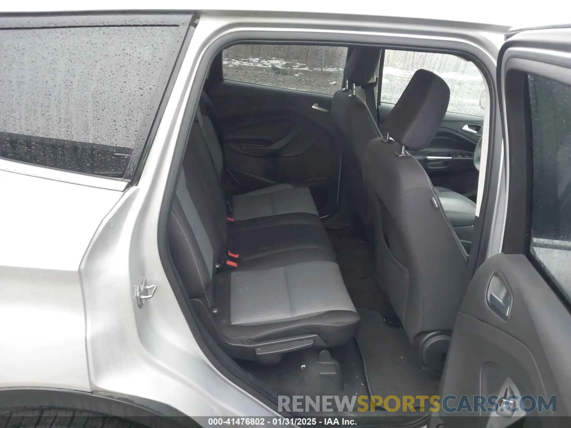 8 Photograph of a damaged car 1FMCU9GD6KUB22822 FORD ESCAPE 2019