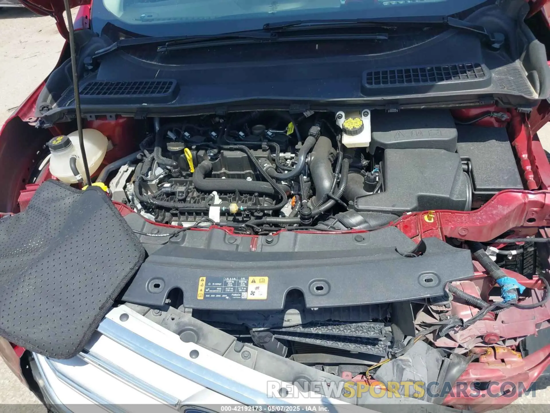 10 Photograph of a damaged car 1FMCU9GD6KUB24800 FORD ESCAPE 2019