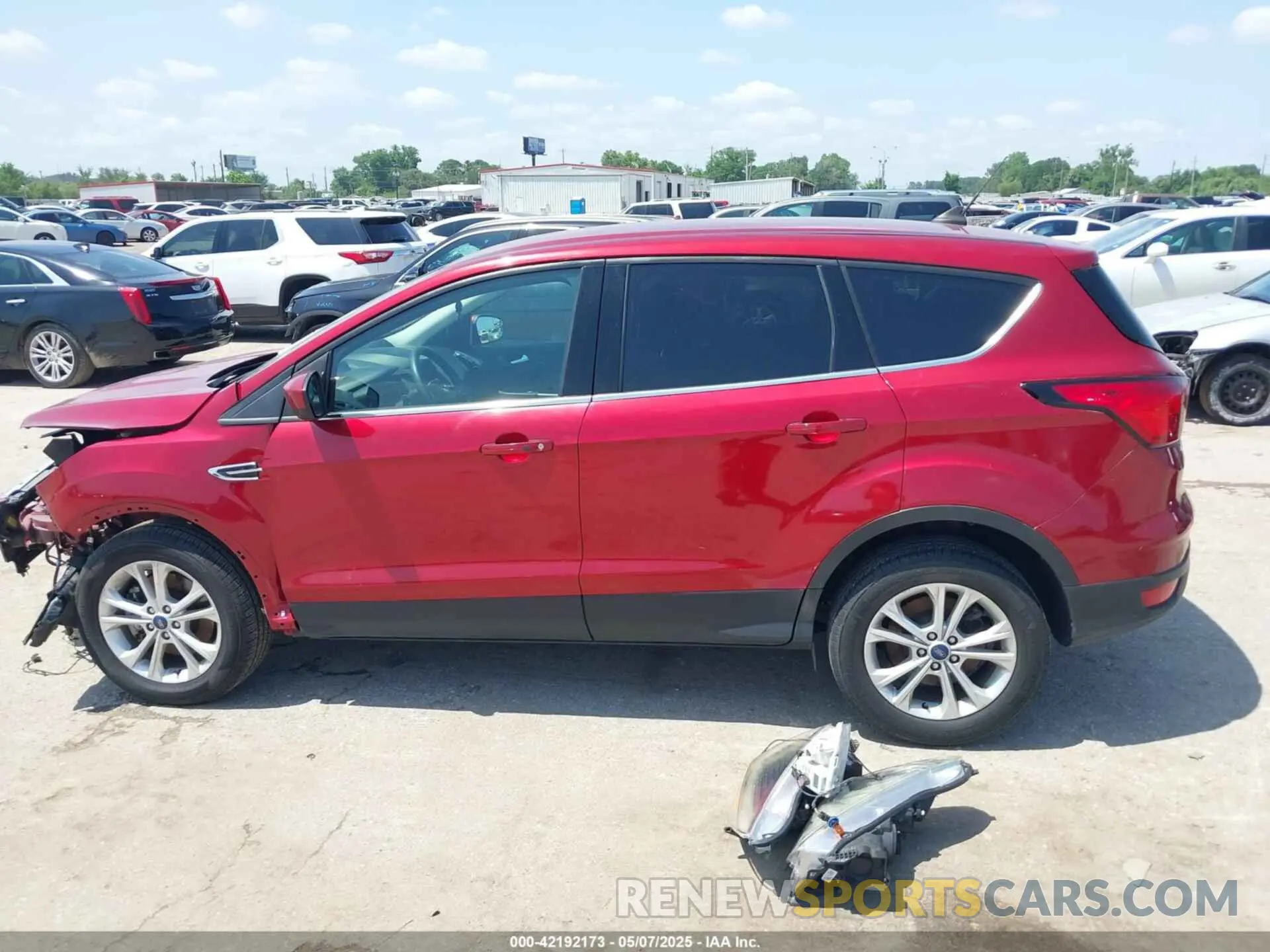 15 Photograph of a damaged car 1FMCU9GD6KUB24800 FORD ESCAPE 2019