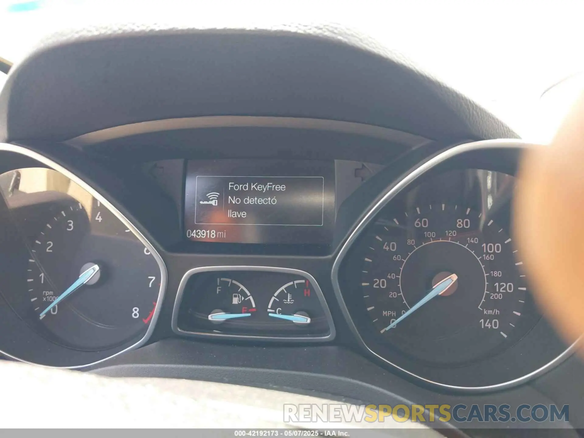 16 Photograph of a damaged car 1FMCU9GD6KUB24800 FORD ESCAPE 2019