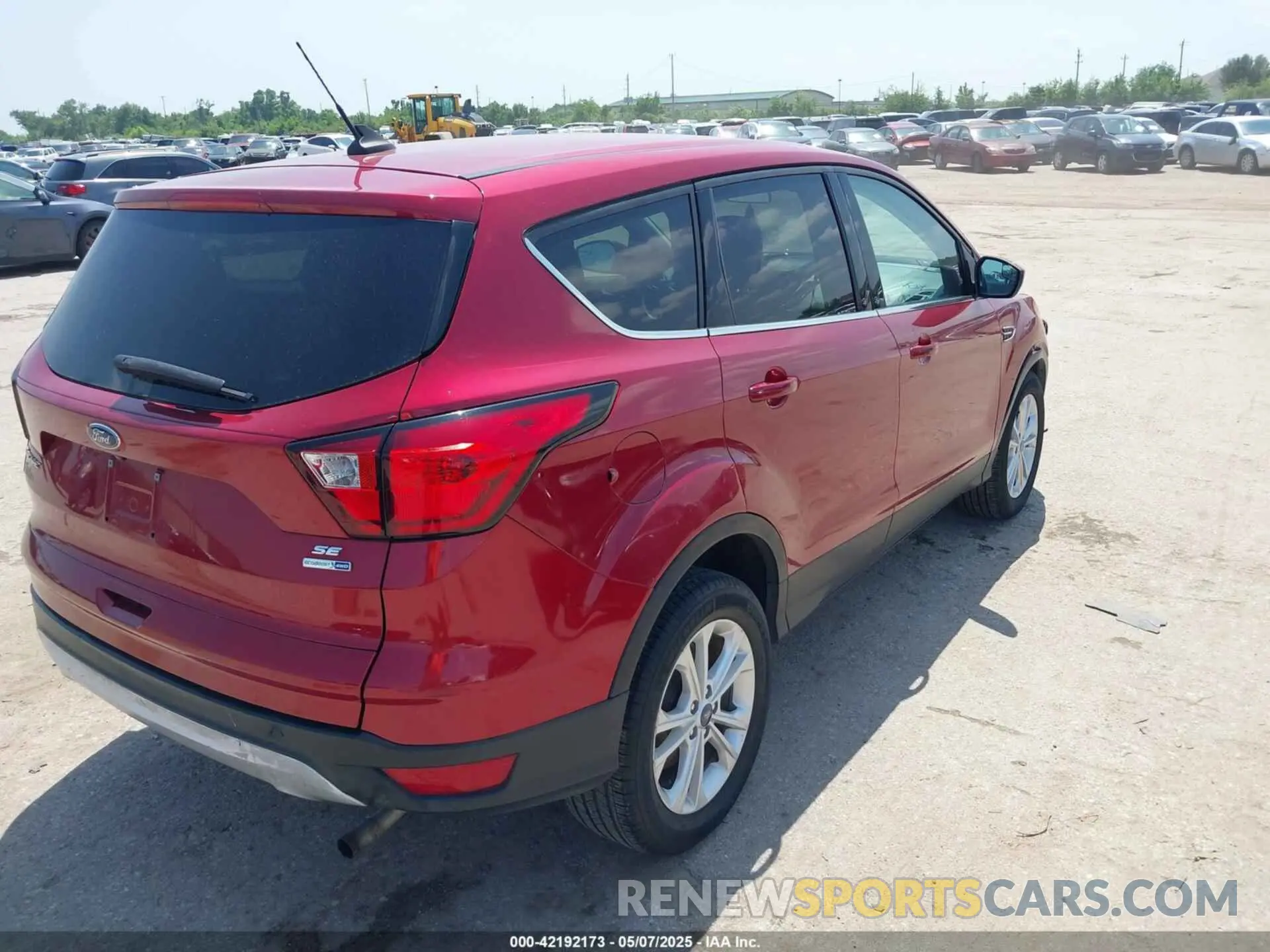 4 Photograph of a damaged car 1FMCU9GD6KUB24800 FORD ESCAPE 2019