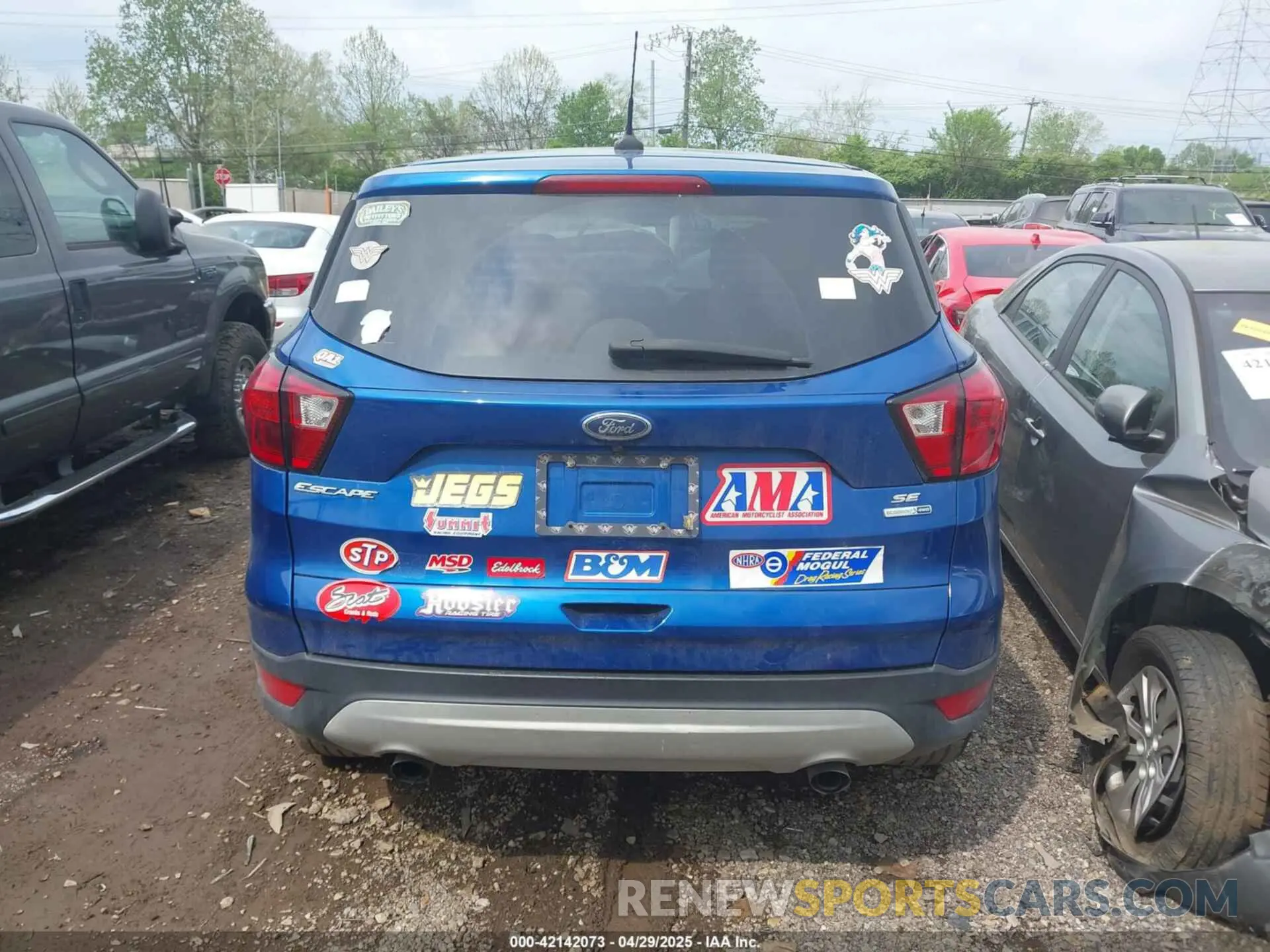 17 Photograph of a damaged car 1FMCU9GD6KUB53780 FORD ESCAPE 2019
