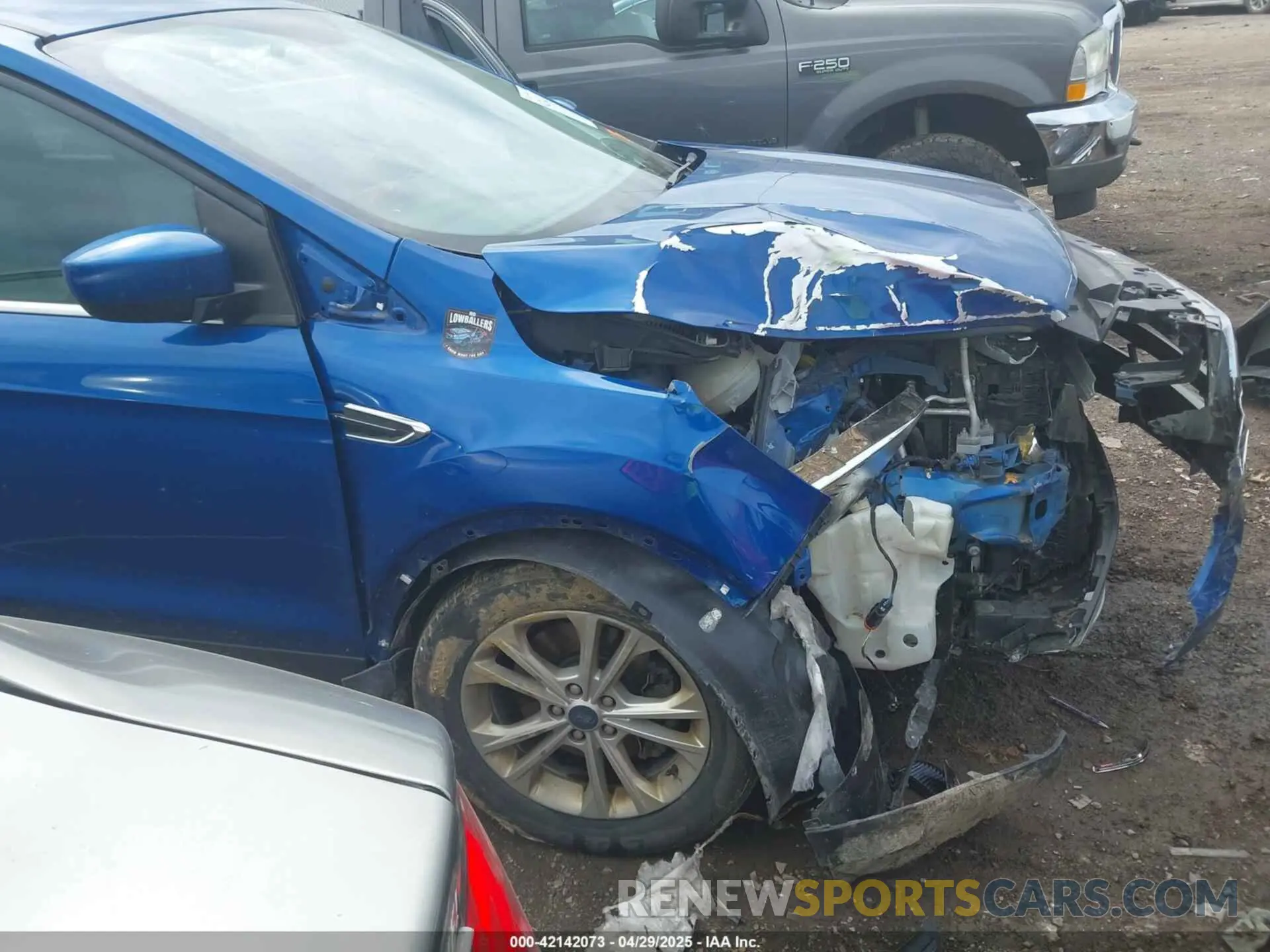 6 Photograph of a damaged car 1FMCU9GD6KUB53780 FORD ESCAPE 2019