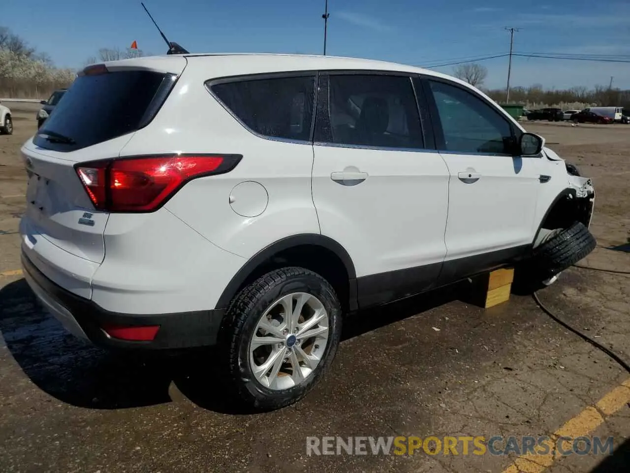 3 Фотография поврежденного автомобиля 1FMCU9GD6KUB85600 FORD ESCAPE 2019