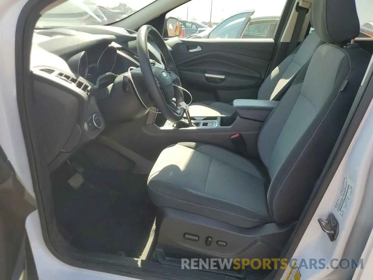 7 Фотография поврежденного автомобиля 1FMCU9GD6KUB85600 FORD ESCAPE 2019
