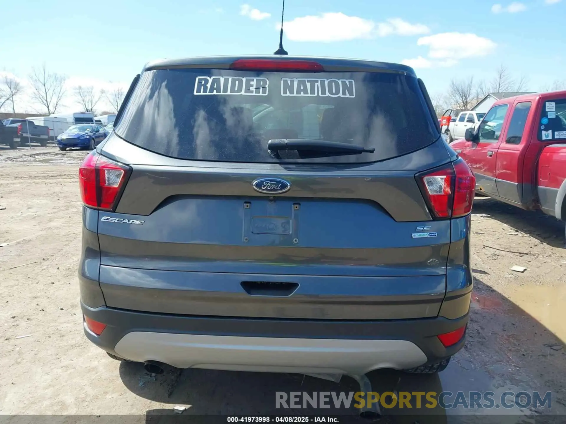 16 Photograph of a damaged car 1FMCU9GD7KUA00132 FORD ESCAPE 2019