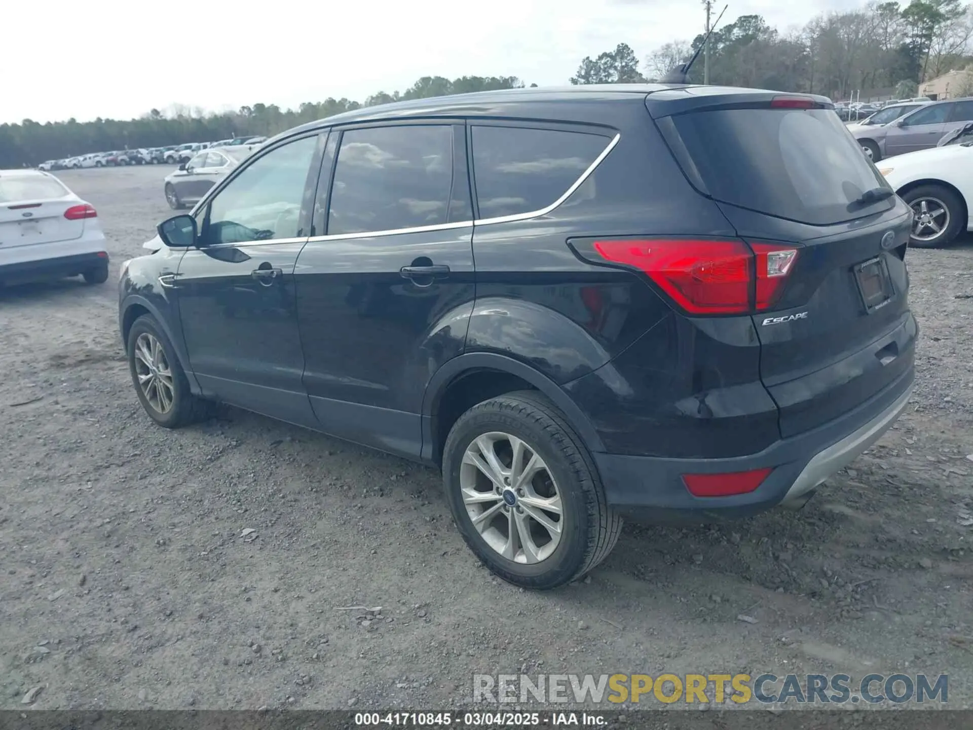 3 Photograph of a damaged car 1FMCU9GD7KUB68806 FORD ESCAPE 2019