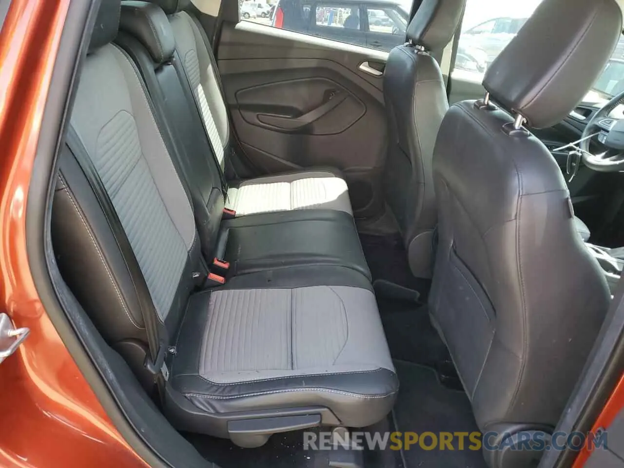 10 Photograph of a damaged car 1FMCU9GD7KUC00976 FORD ESCAPE 2019