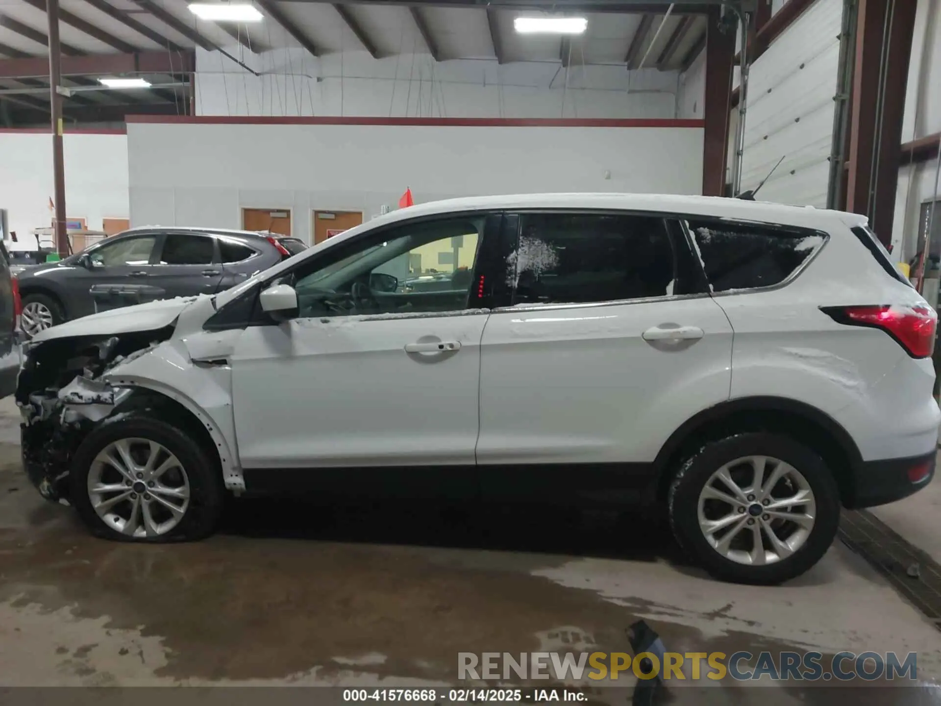 14 Фотография поврежденного автомобиля 1FMCU9GD7KUC34075 FORD ESCAPE 2019
