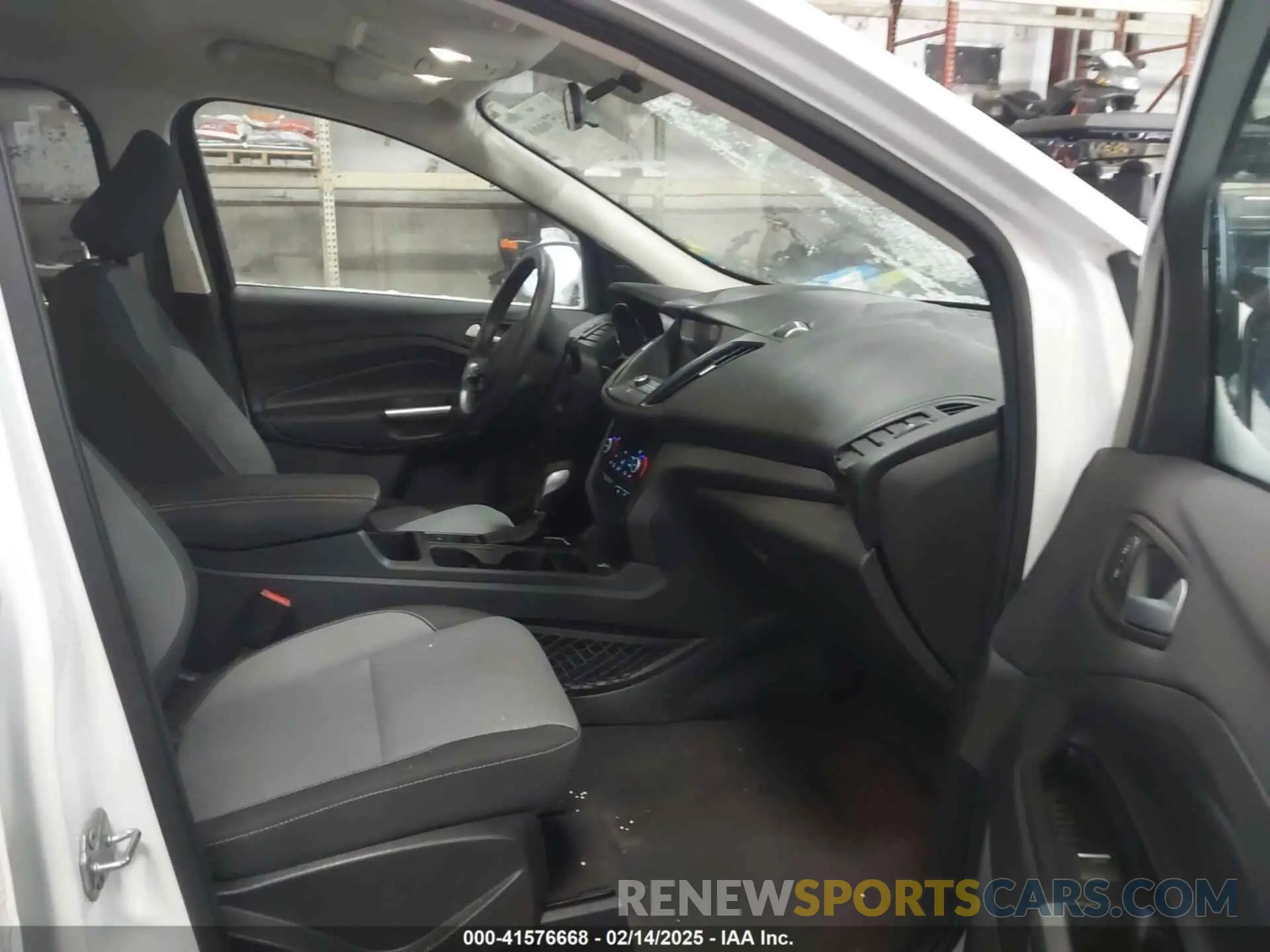 5 Фотография поврежденного автомобиля 1FMCU9GD7KUC34075 FORD ESCAPE 2019