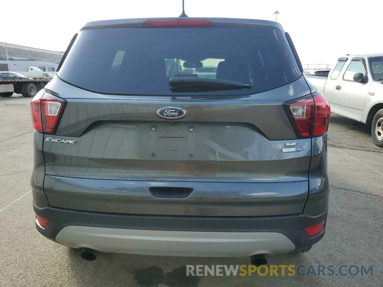 6 Photograph of a damaged car 1FMCU9GD8KUA30952 FORD ESCAPE 2019
