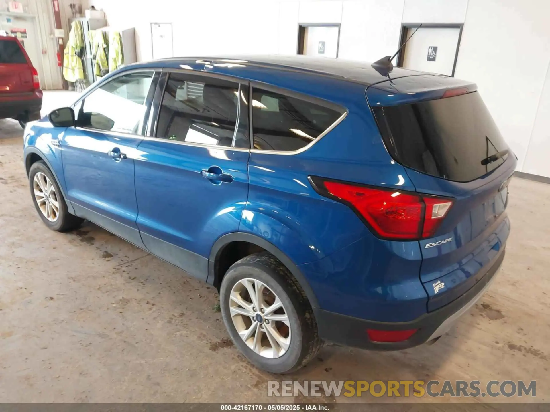 3 Фотография поврежденного автомобиля 1FMCU9GD8KUA78225 FORD ESCAPE 2019