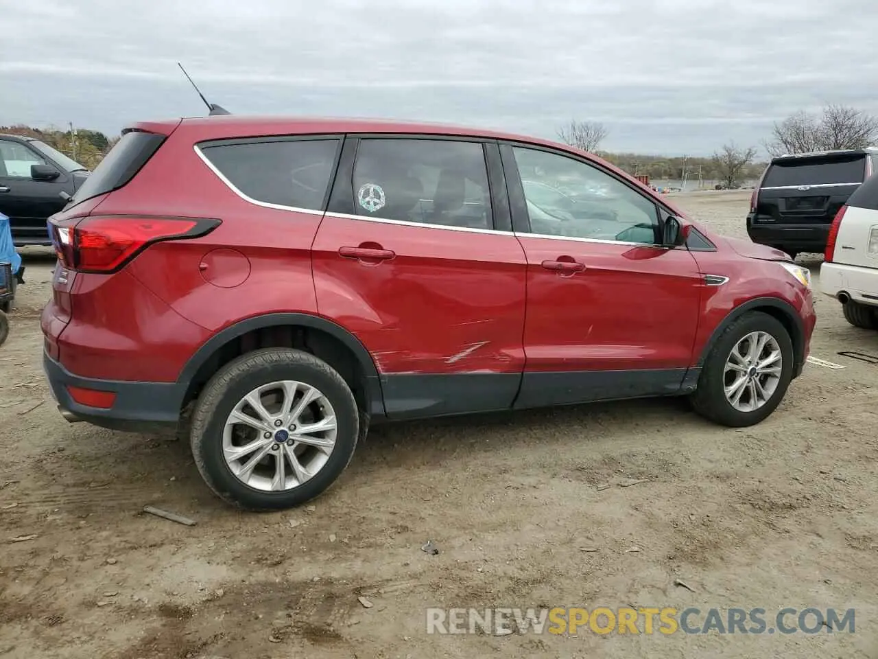 3 Photograph of a damaged car 1FMCU9GD8KUA91072 FORD ESCAPE 2019