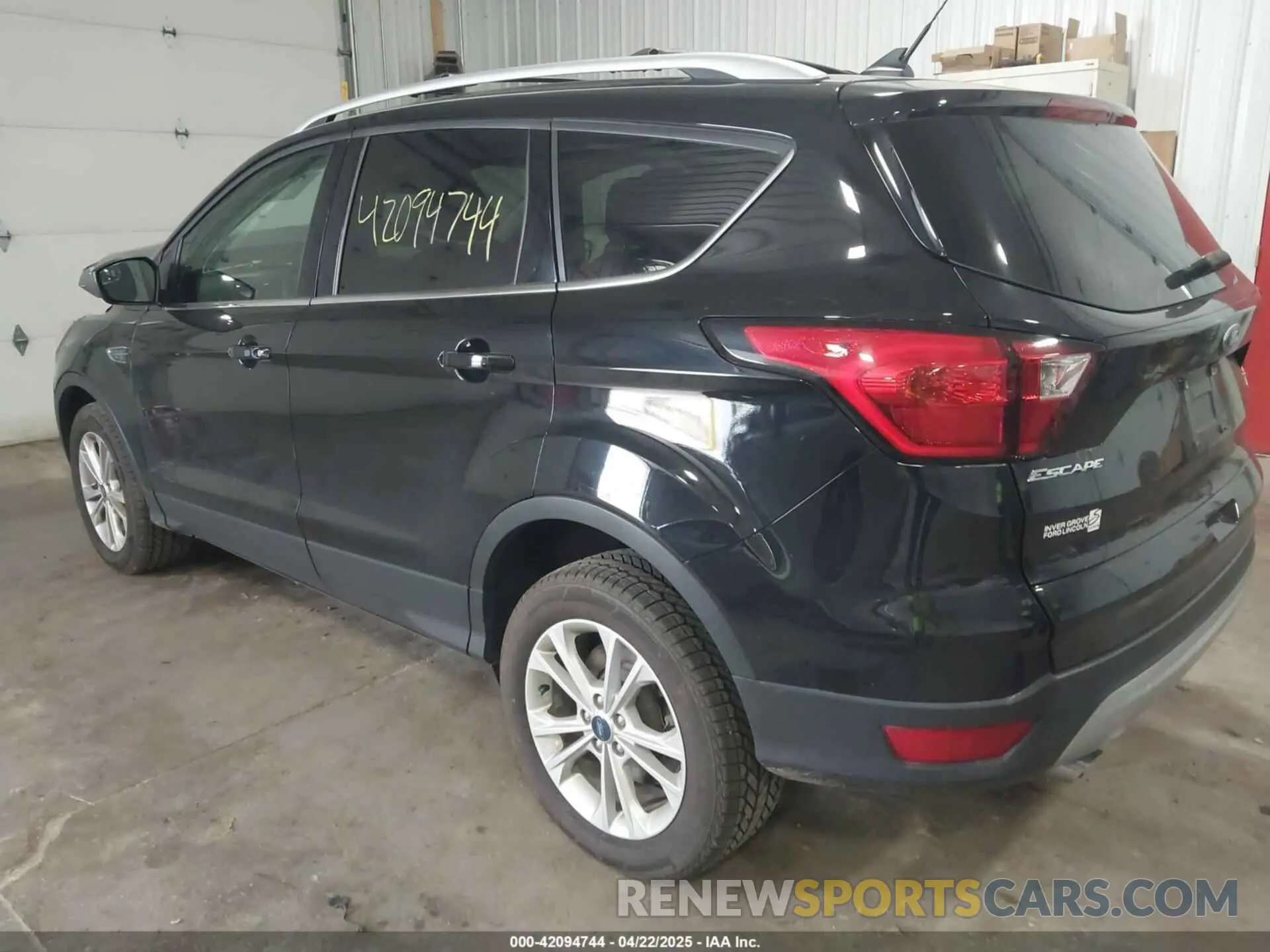 3 Photograph of a damaged car 1FMCU9GD8KUB03849 FORD ESCAPE 2019