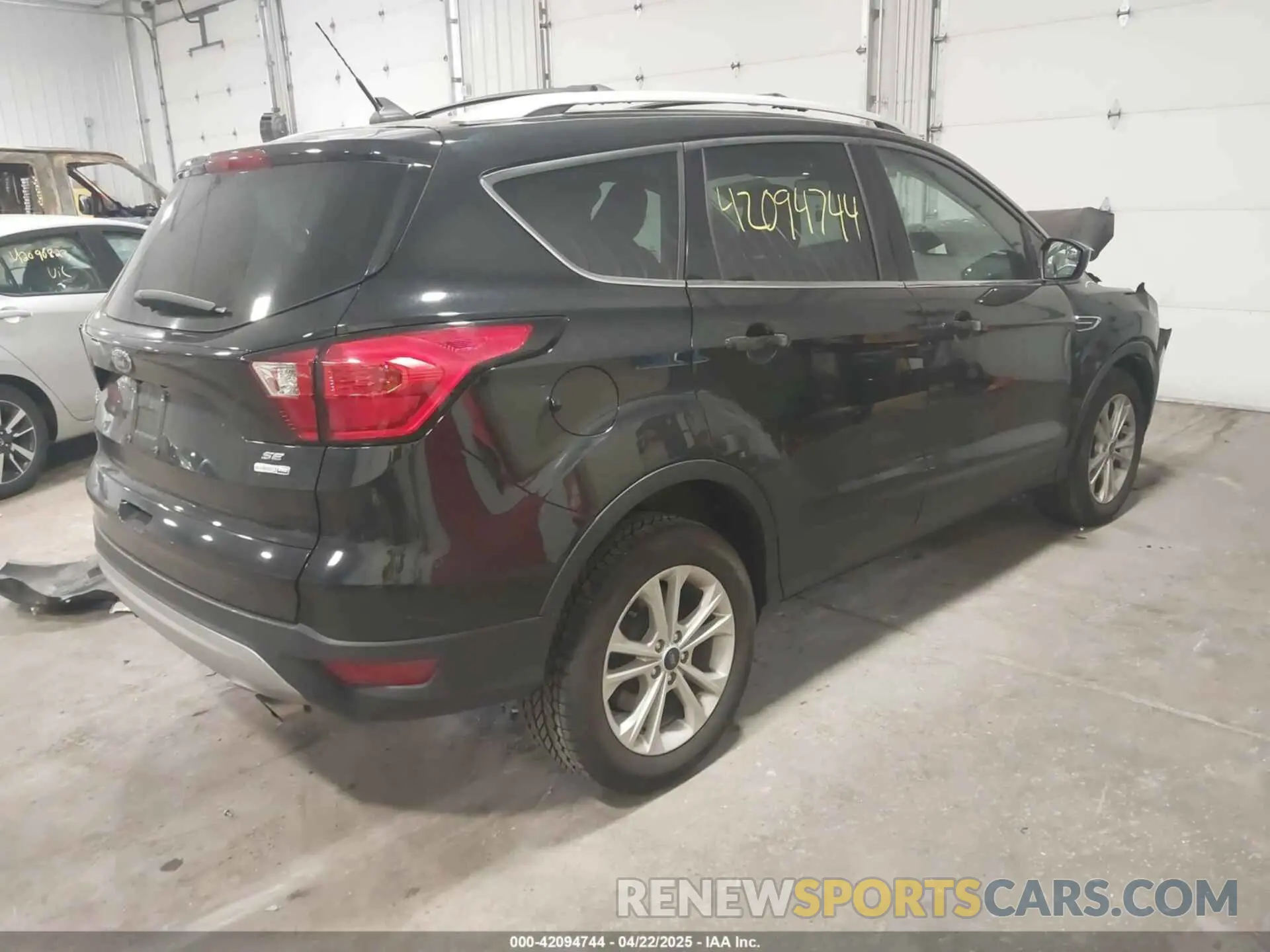 4 Photograph of a damaged car 1FMCU9GD8KUB03849 FORD ESCAPE 2019