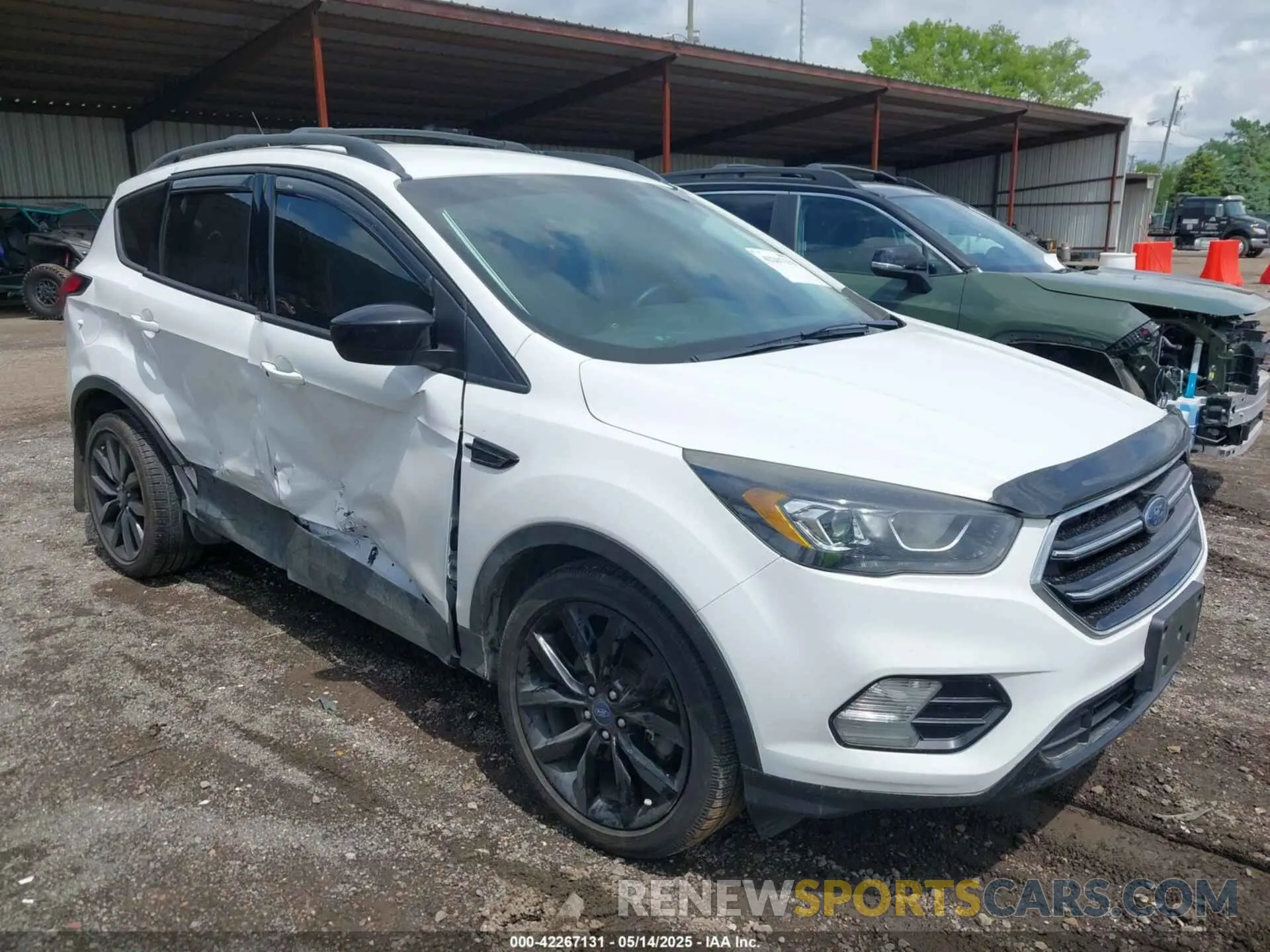 1 Photograph of a damaged car 1FMCU9GD8KUB42375 FORD ESCAPE 2019