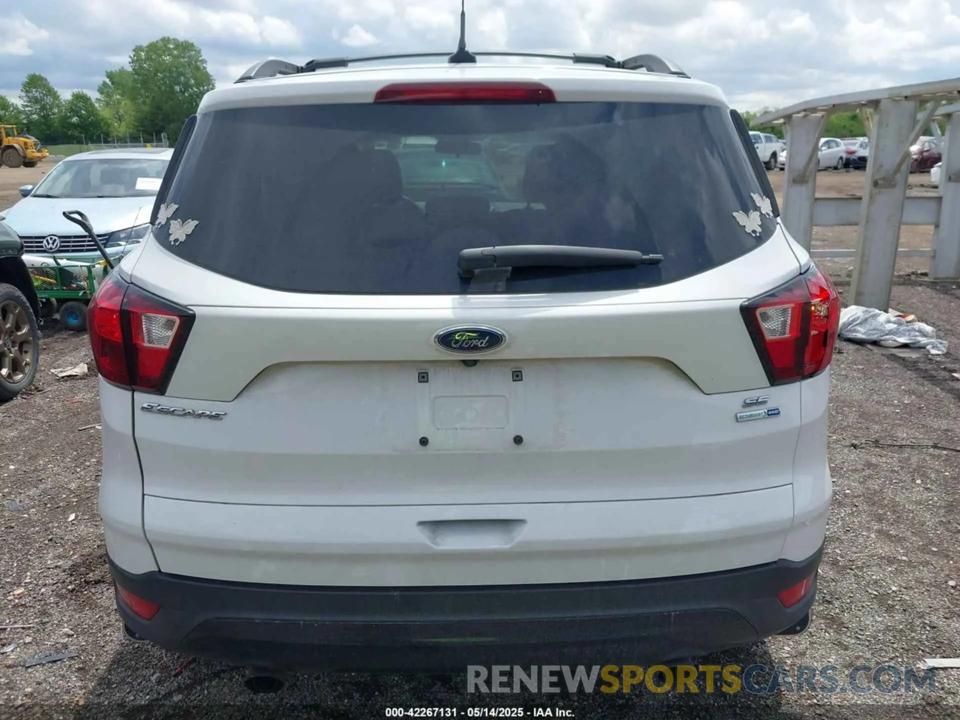 16 Photograph of a damaged car 1FMCU9GD8KUB42375 FORD ESCAPE 2019