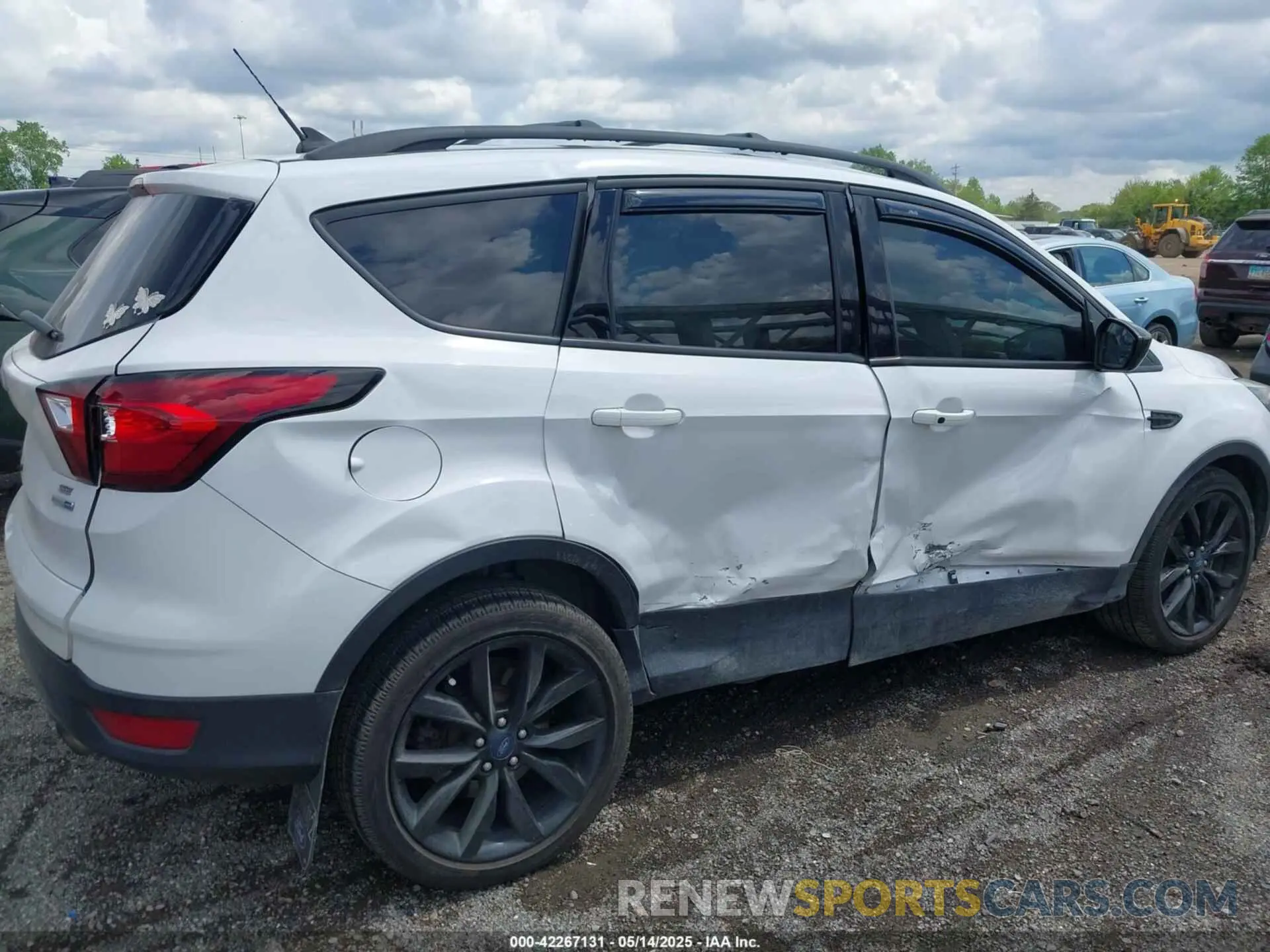 6 Photograph of a damaged car 1FMCU9GD8KUB42375 FORD ESCAPE 2019