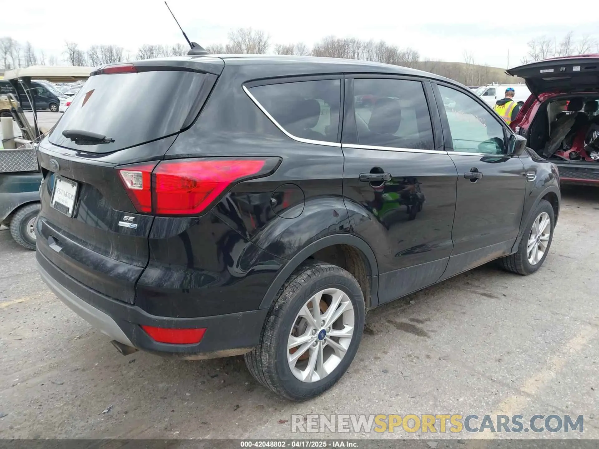 4 Photograph of a damaged car 1FMCU9GD8KUB56356 FORD ESCAPE 2019