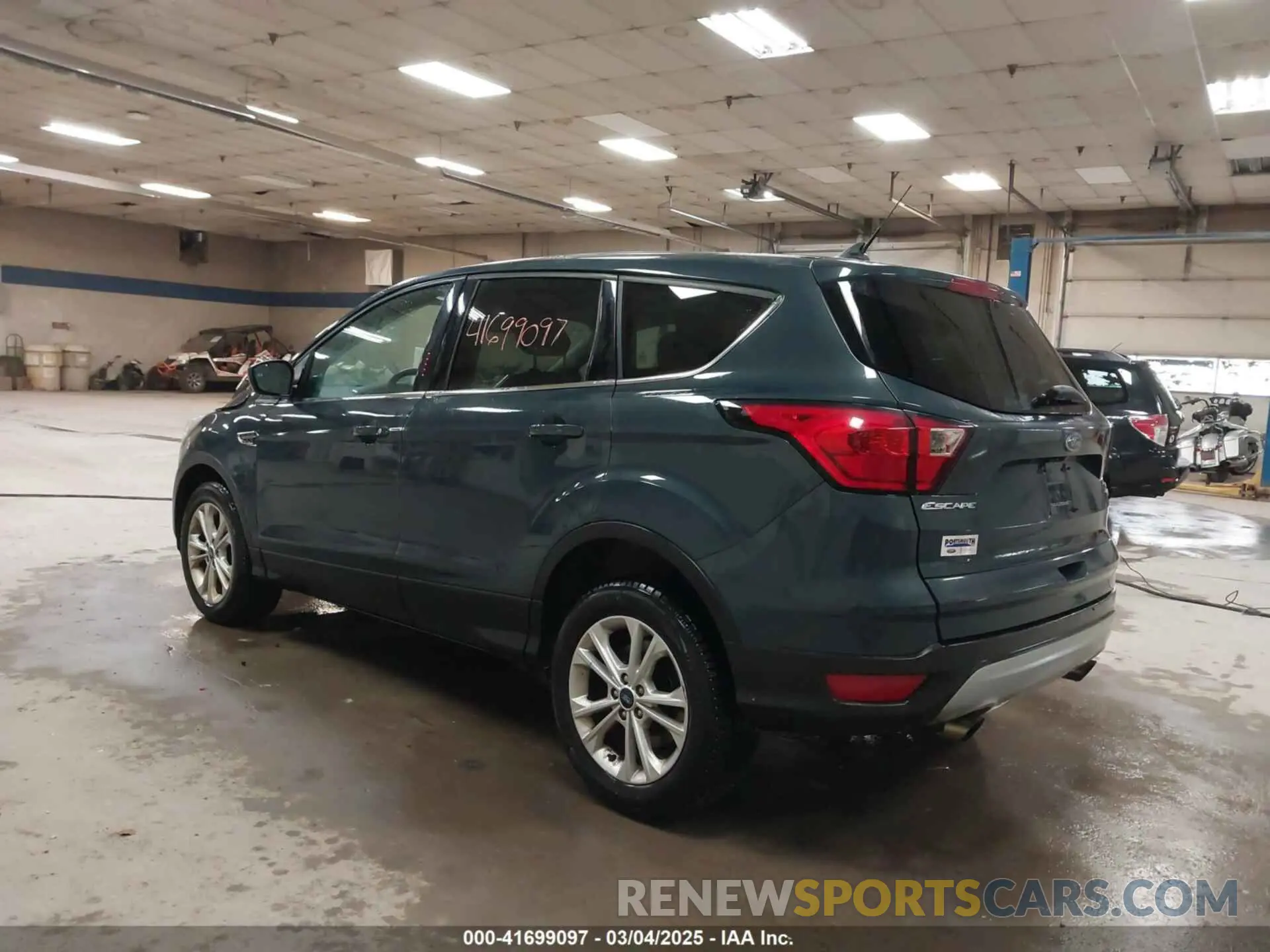 3 Фотография поврежденного автомобиля 1FMCU9GD8KUC42816 FORD ESCAPE 2019