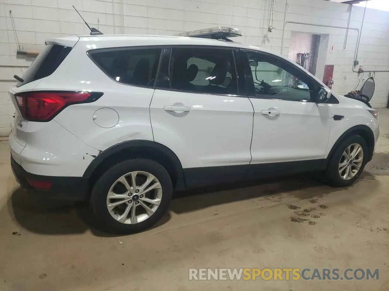 3 Фотография поврежденного автомобиля 1FMCU9GD9KUA05798 FORD ESCAPE 2019