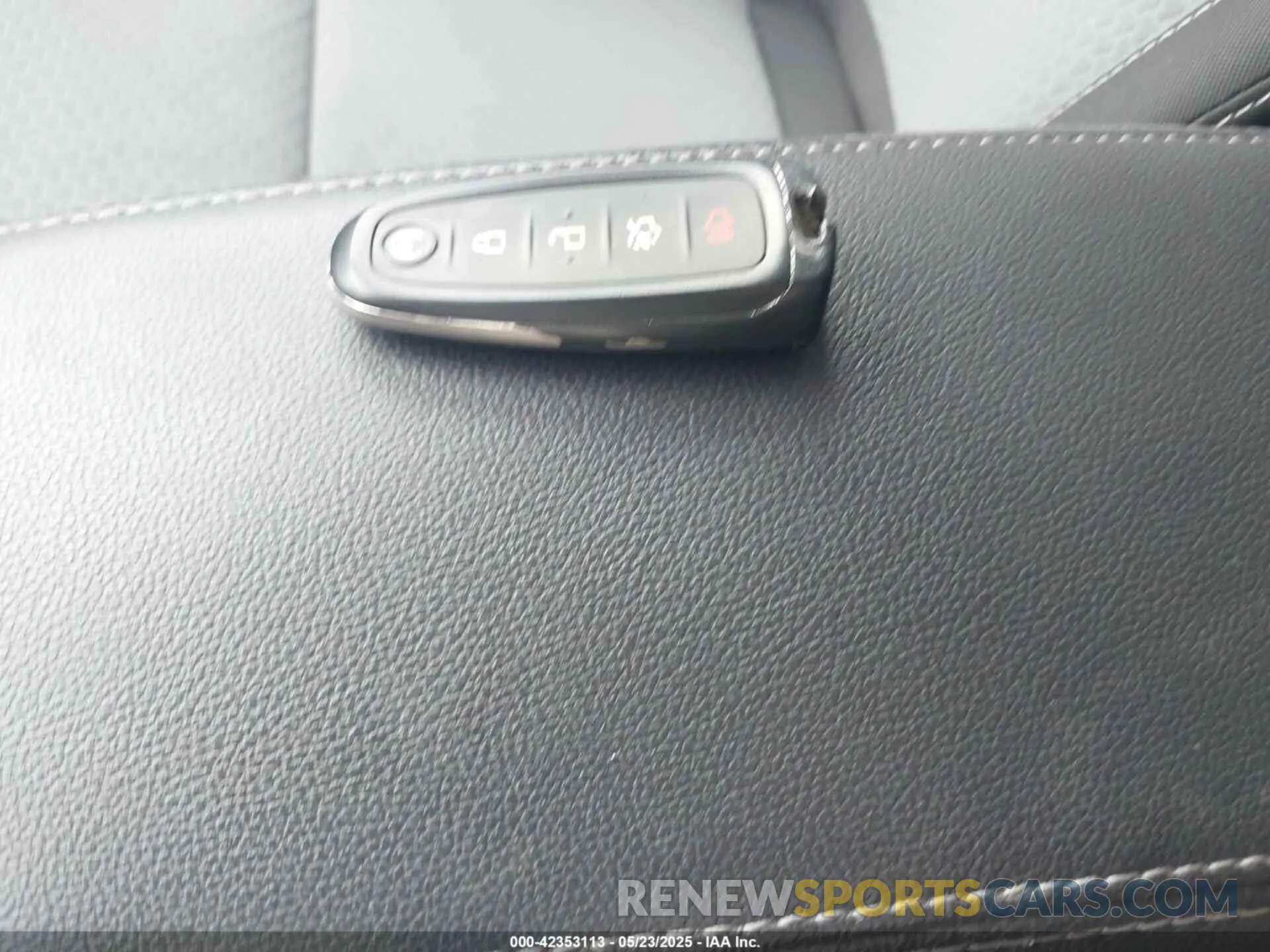 11 Photograph of a damaged car 1FMCU9GD9KUA52670 FORD ESCAPE 2019