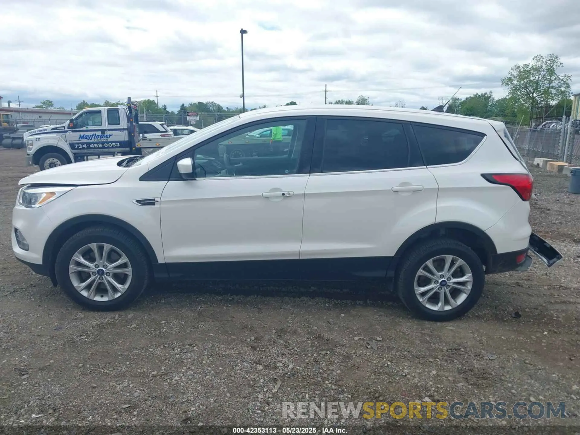 14 Photograph of a damaged car 1FMCU9GD9KUA52670 FORD ESCAPE 2019