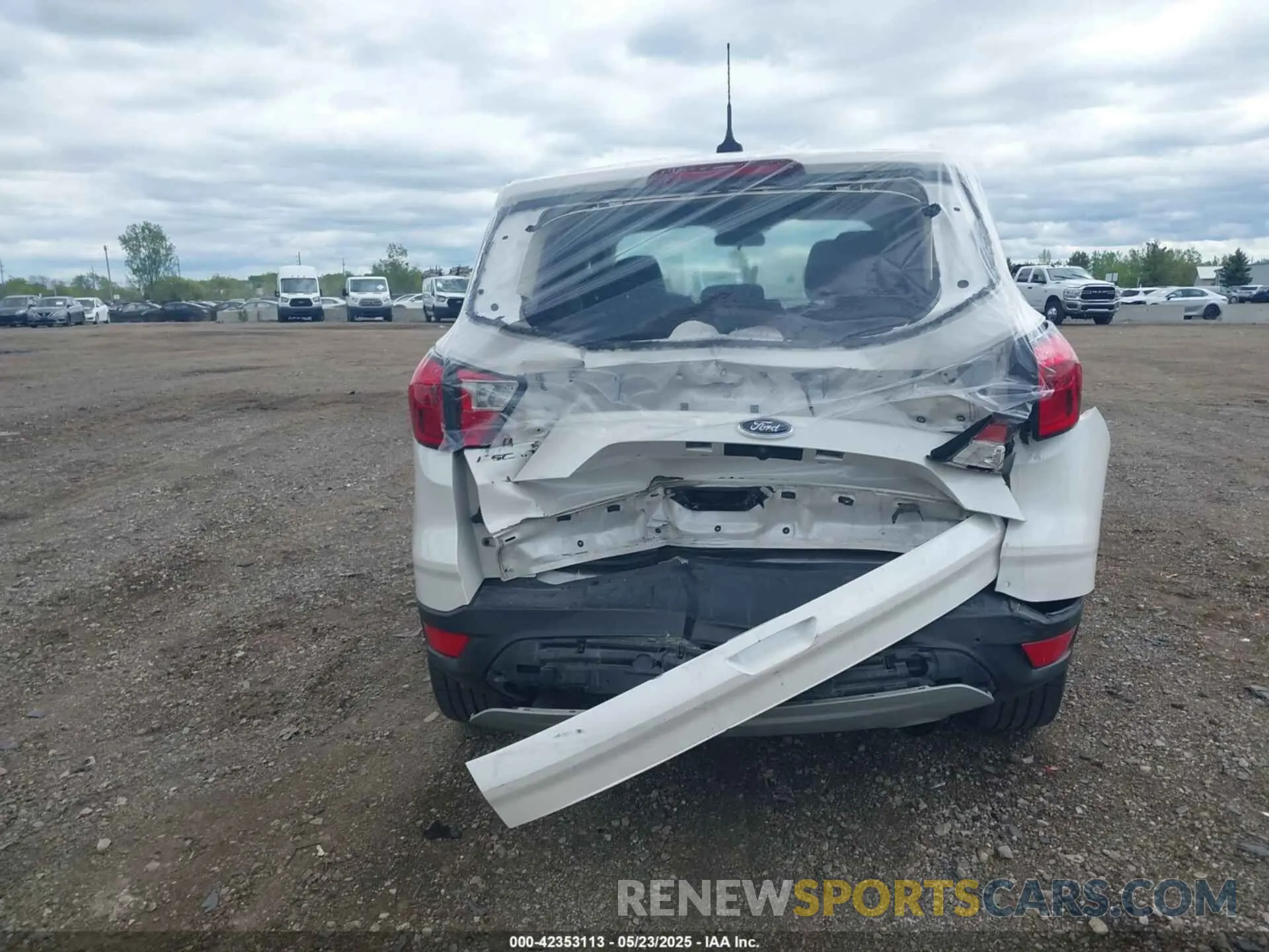 16 Photograph of a damaged car 1FMCU9GD9KUA52670 FORD ESCAPE 2019