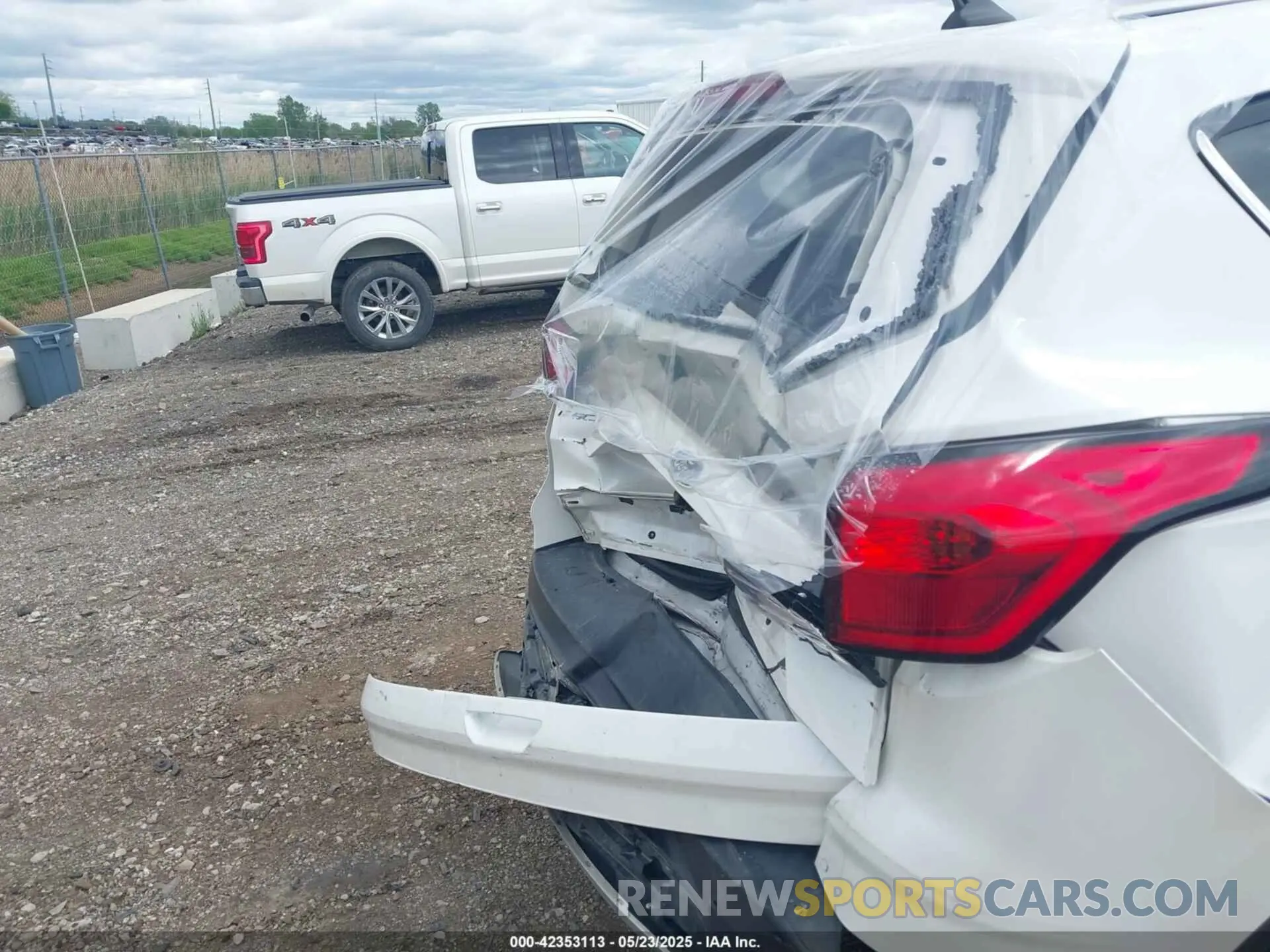 18 Photograph of a damaged car 1FMCU9GD9KUA52670 FORD ESCAPE 2019