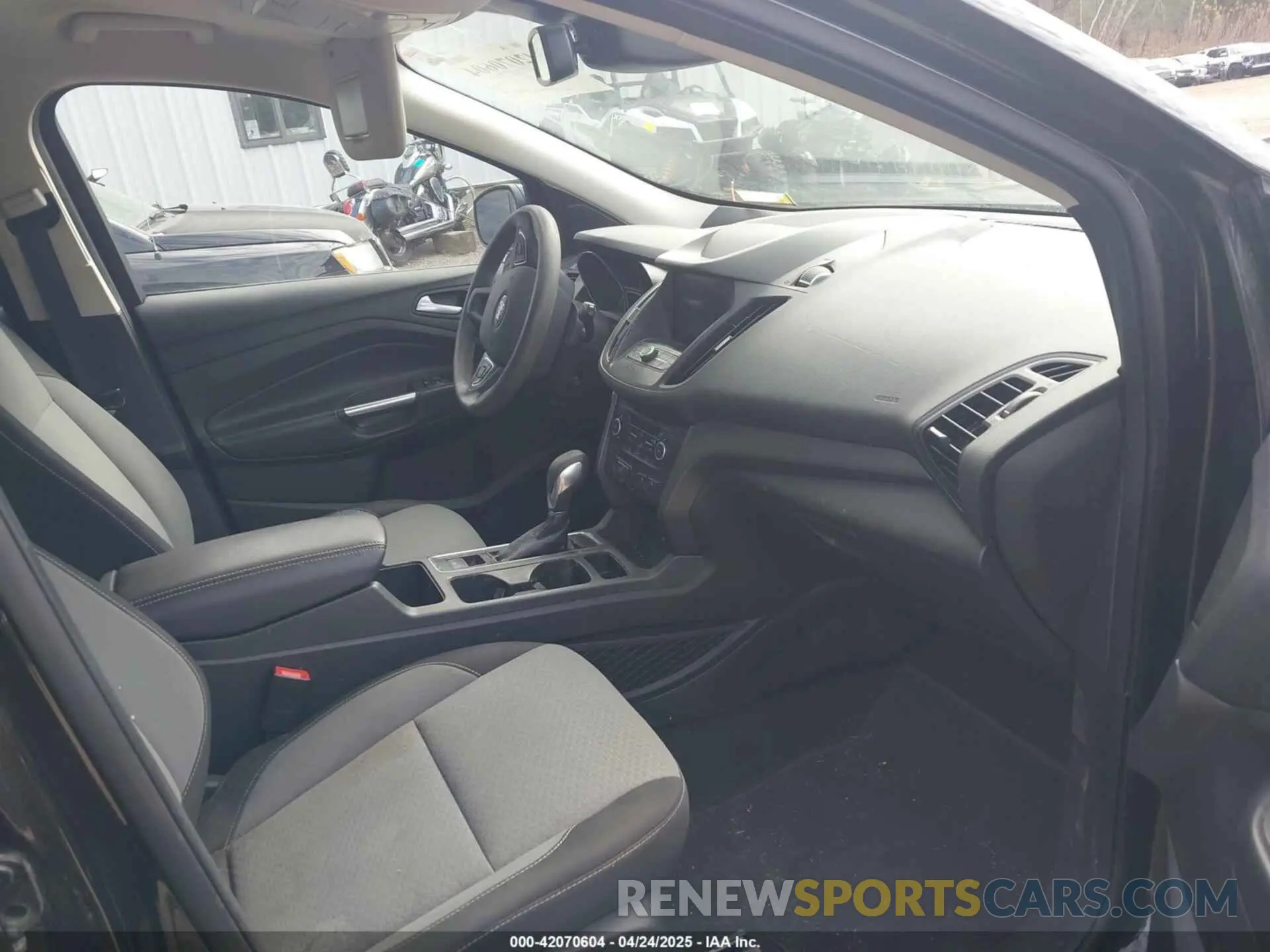 5 Photograph of a damaged car 1FMCU9GD9KUA66116 FORD ESCAPE 2019
