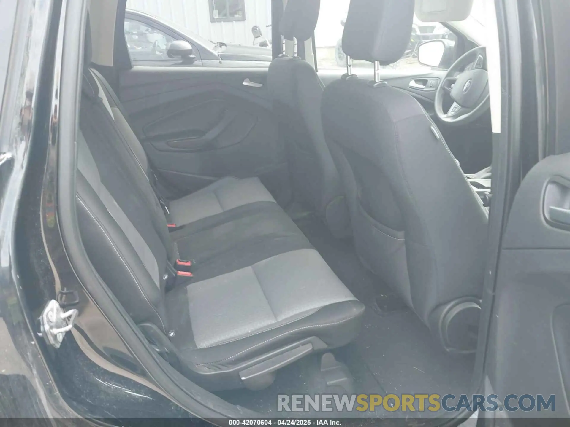 8 Photograph of a damaged car 1FMCU9GD9KUA66116 FORD ESCAPE 2019