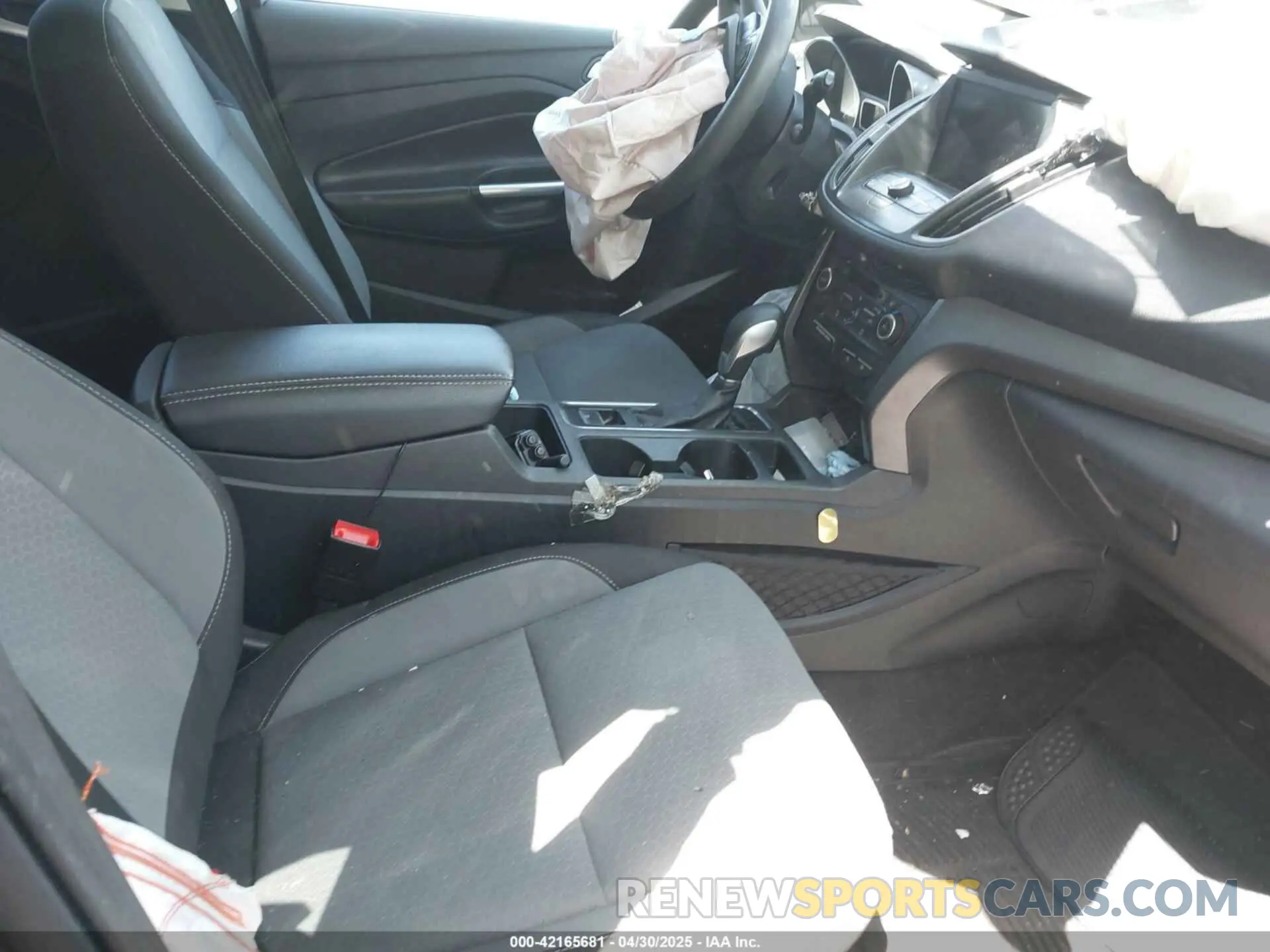 5 Фотография поврежденного автомобиля 1FMCU9GD9KUA70330 FORD ESCAPE 2019