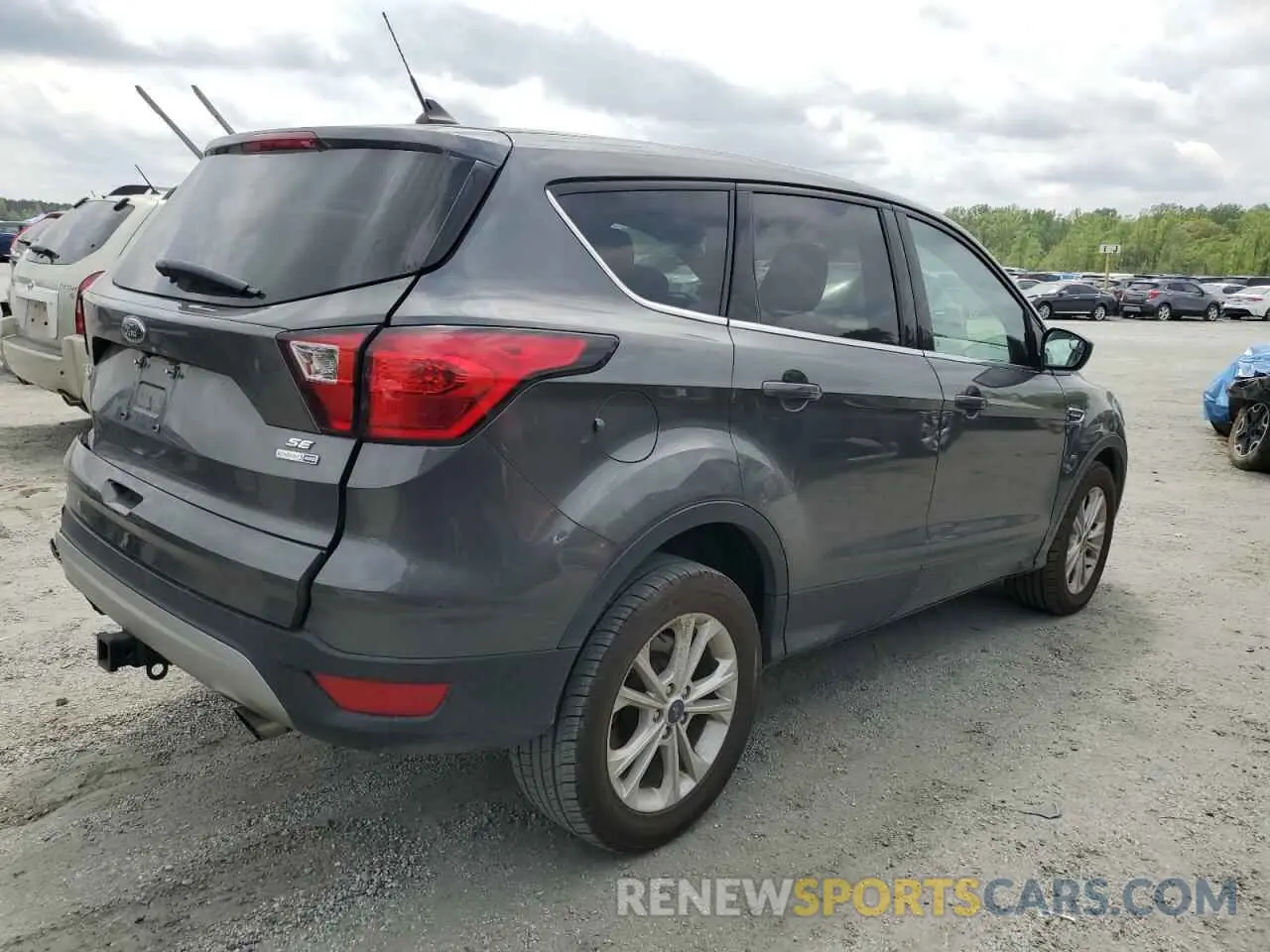 3 Фотография поврежденного автомобиля 1FMCU9GD9KUA84311 FORD ESCAPE 2019