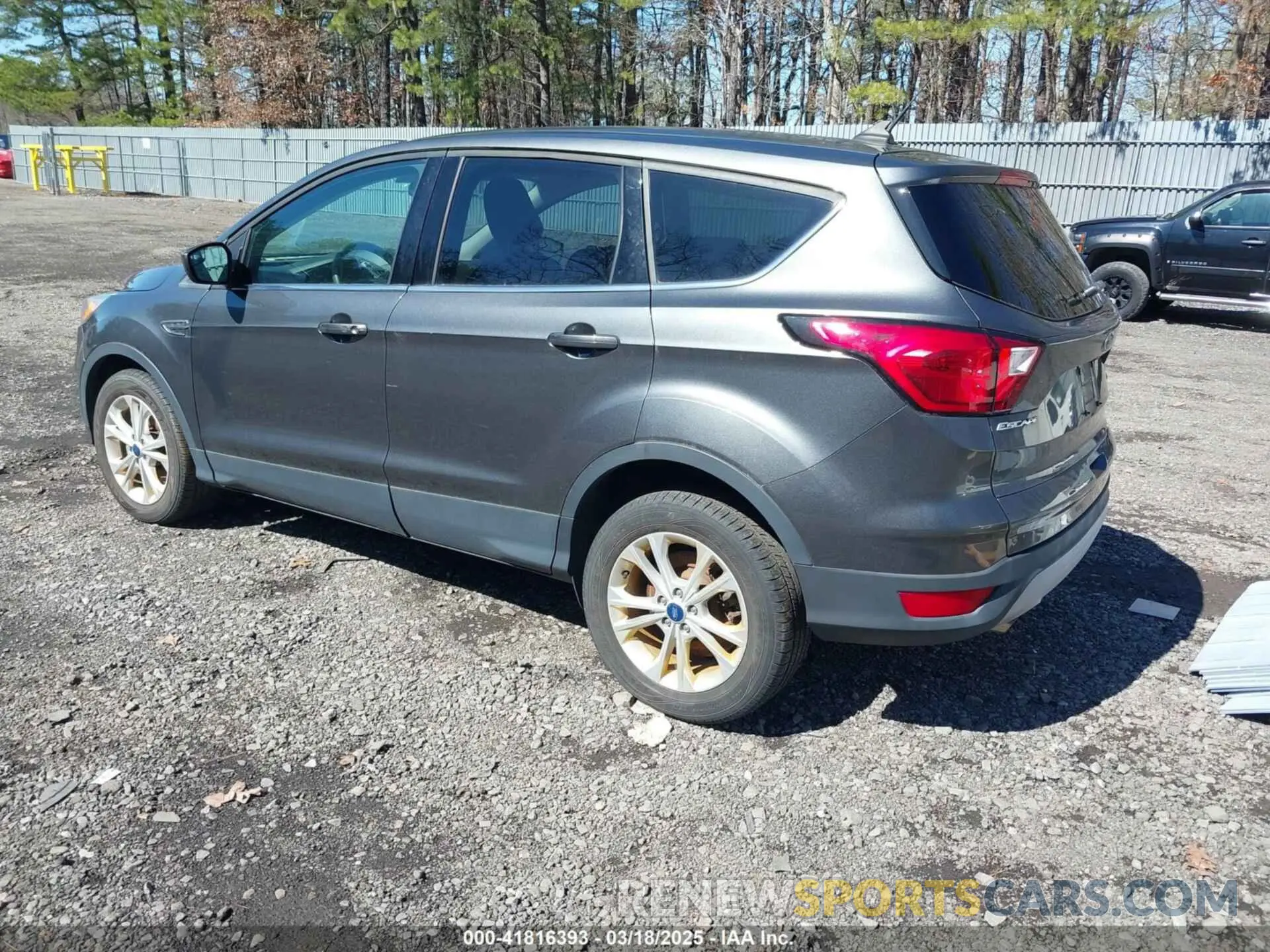 3 Photograph of a damaged car 1FMCU9GD9KUB11314 FORD ESCAPE 2019