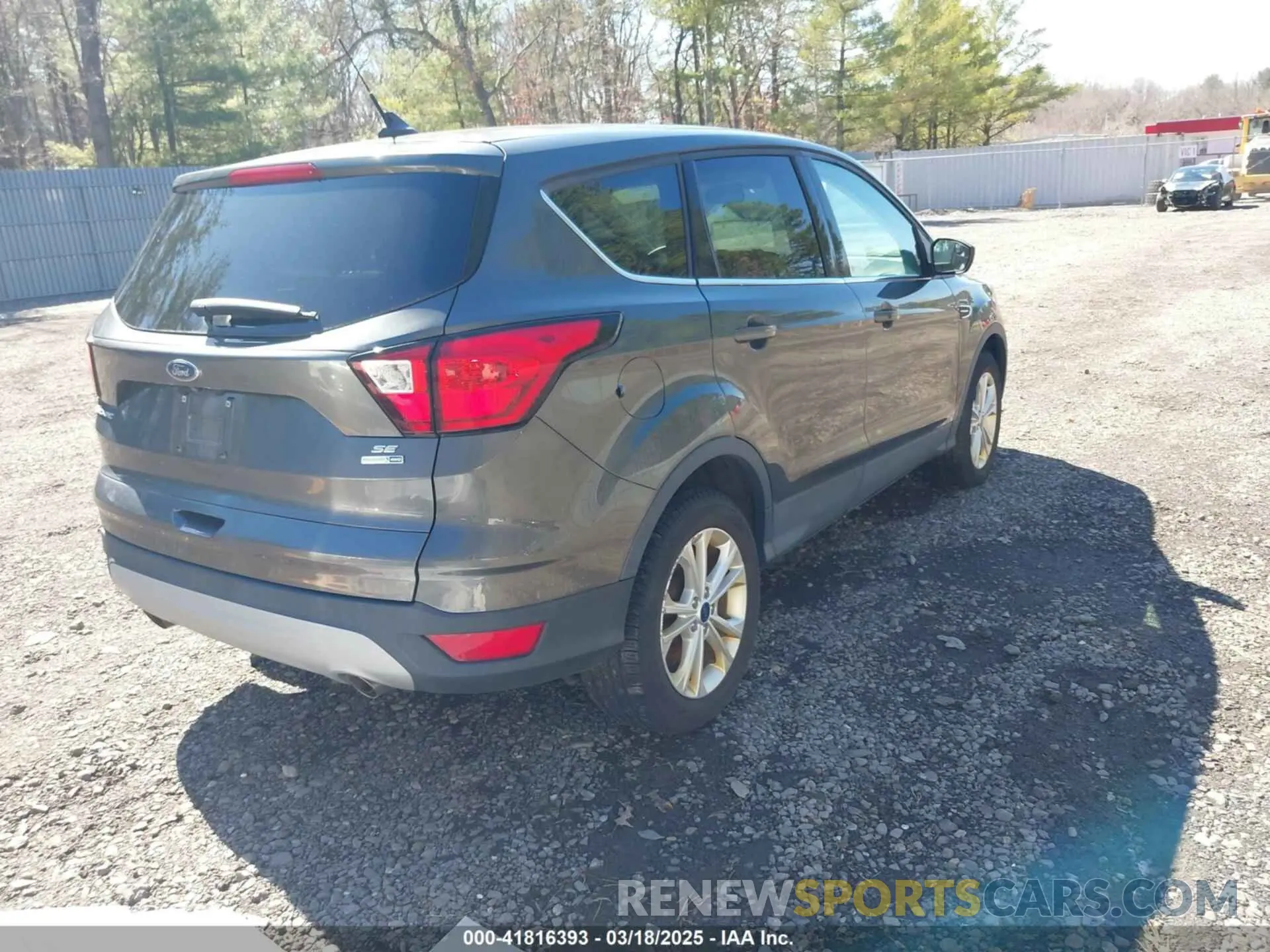 4 Photograph of a damaged car 1FMCU9GD9KUB11314 FORD ESCAPE 2019